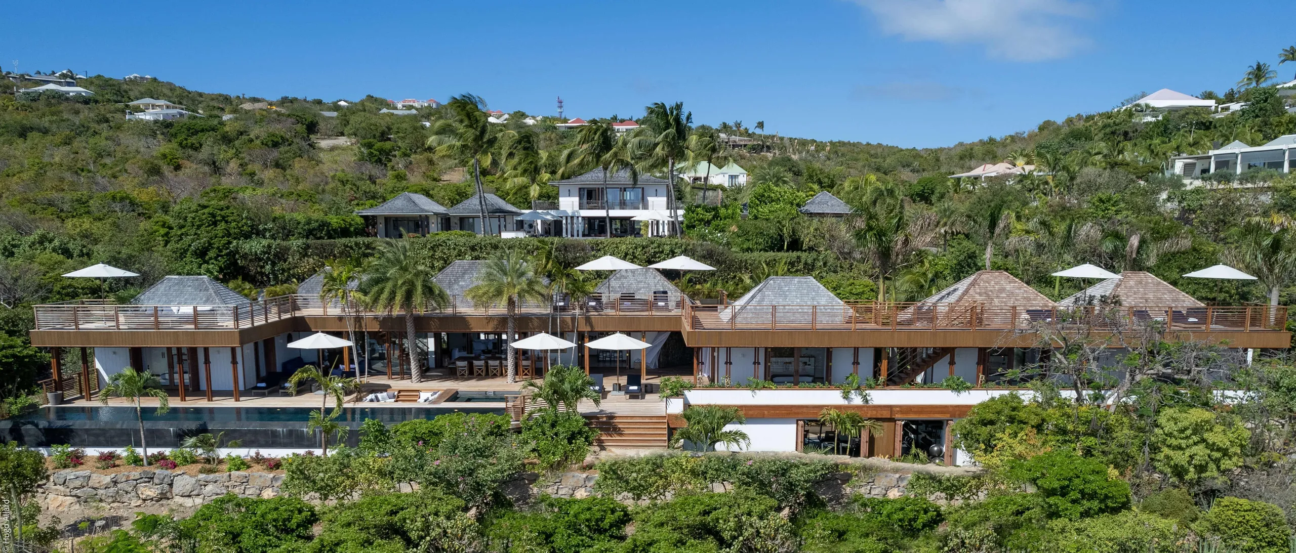 Seaside Majestic Villa With Infinity Pool and Spectacular Ocean Views — photograph 9