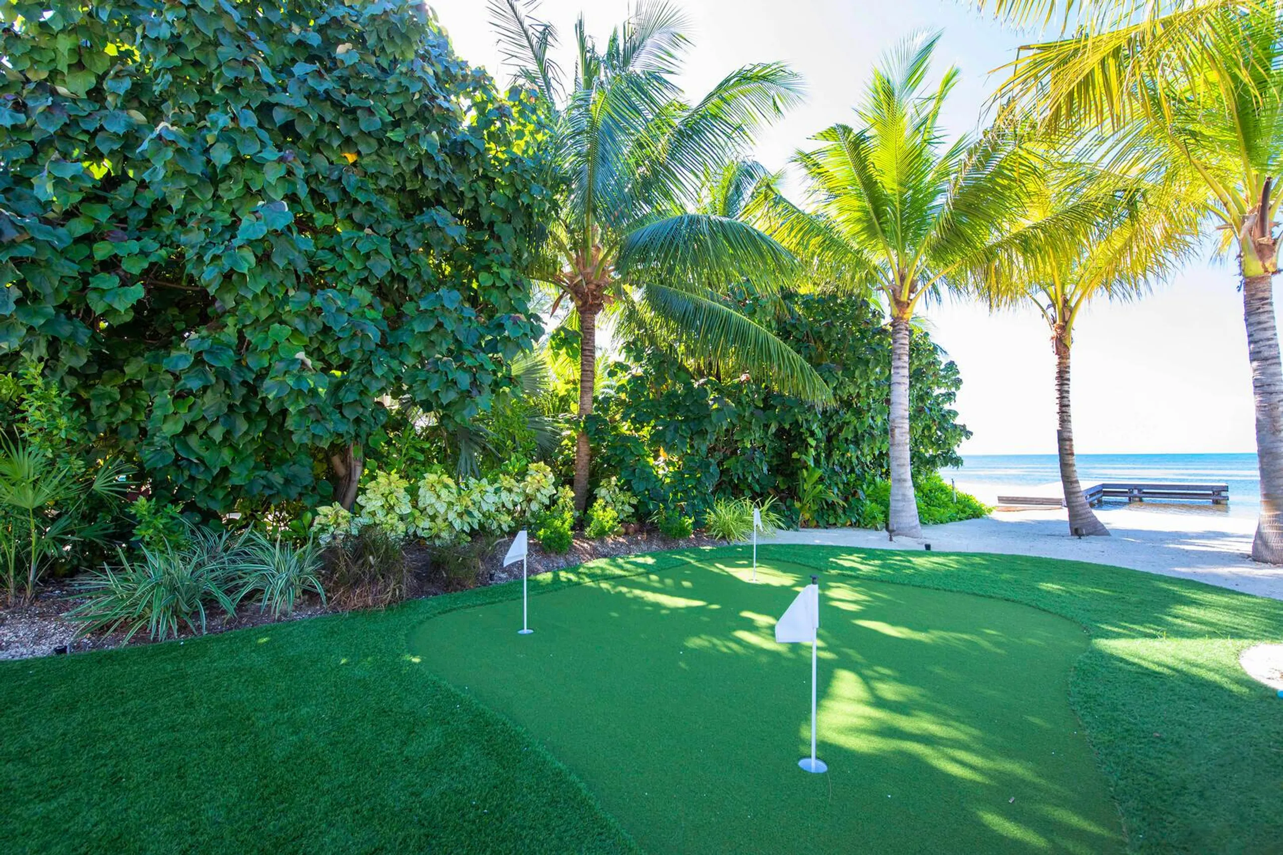 Cayman Ocean Front Grand Estate with Infinity Pool and Incredible Ocean Views — photograph 12