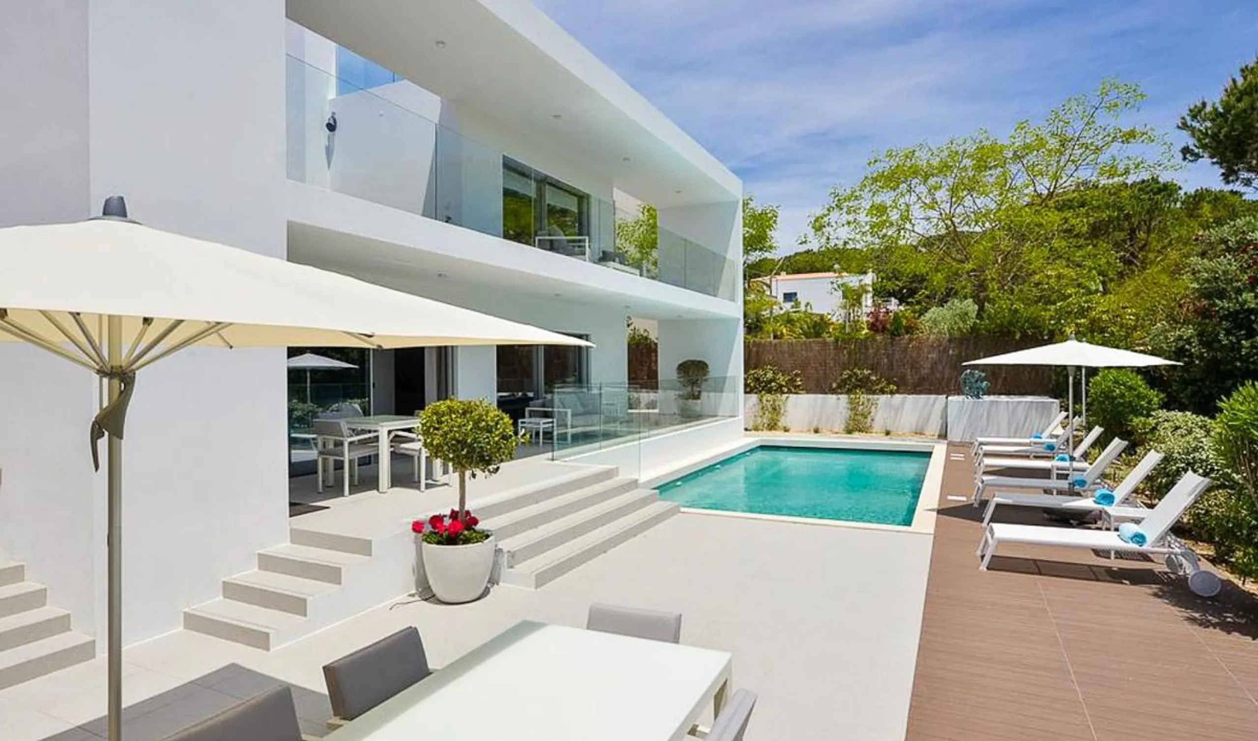 Chic Newly Built Villa with Private Pool and Sea Views — photograph 4