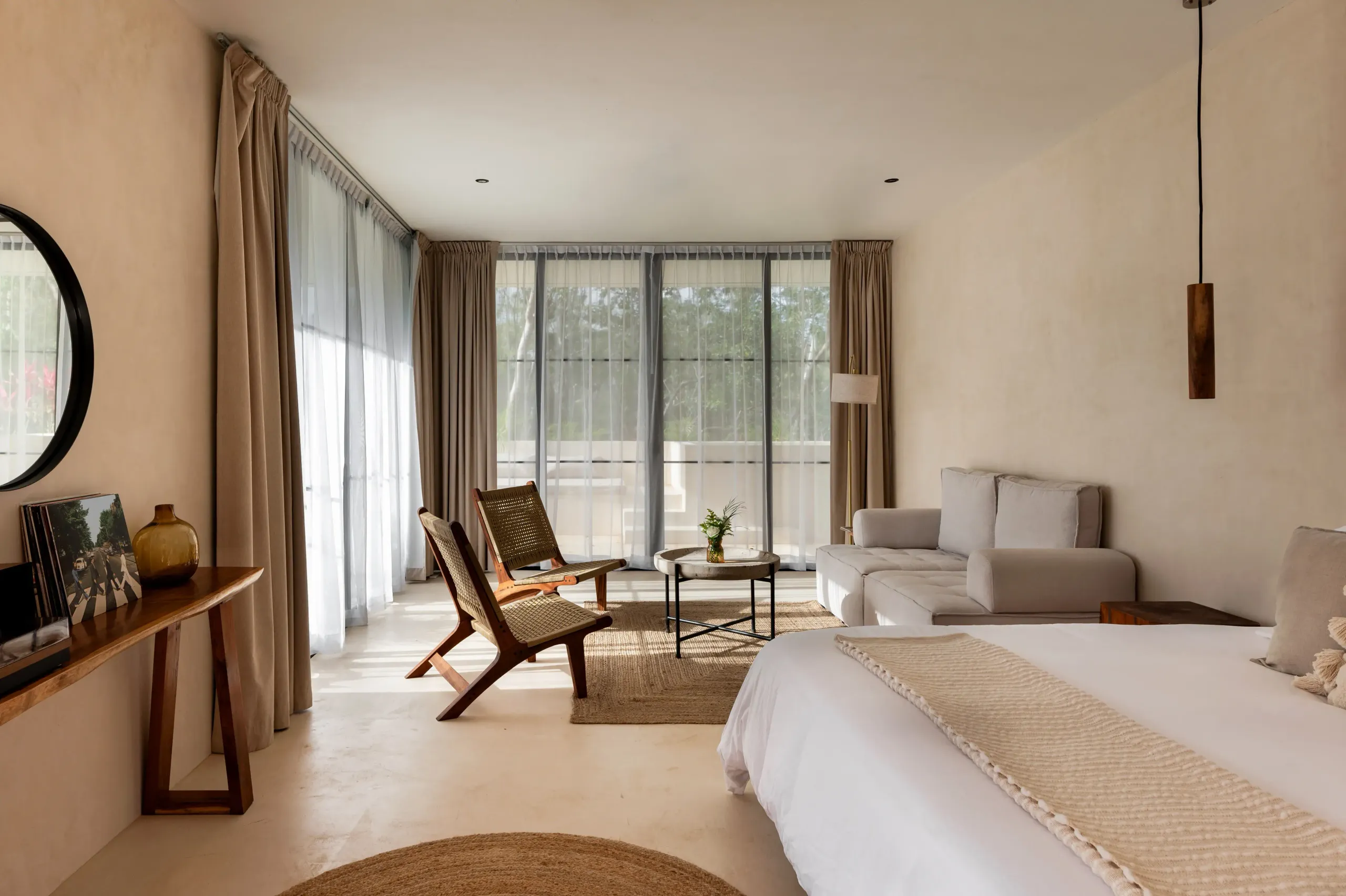 Exquisitely Furnished Estate with Pools & Jungle Views — photograph 9