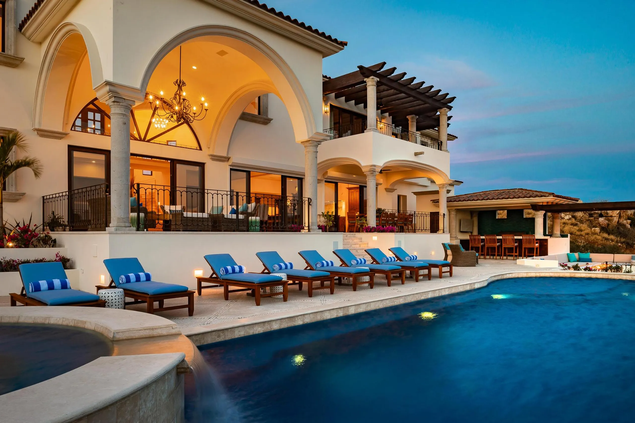 Spectacular Los Cabos Villa in Pedregal with Infinity Pool and Sweeping Ocean Views — photograph 2