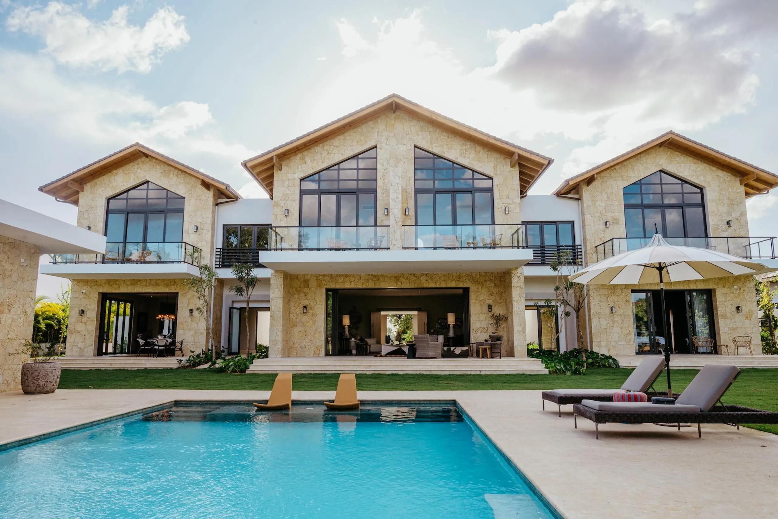 Serene Two-Story Villa with Private Pool and Gazebo, La Romana