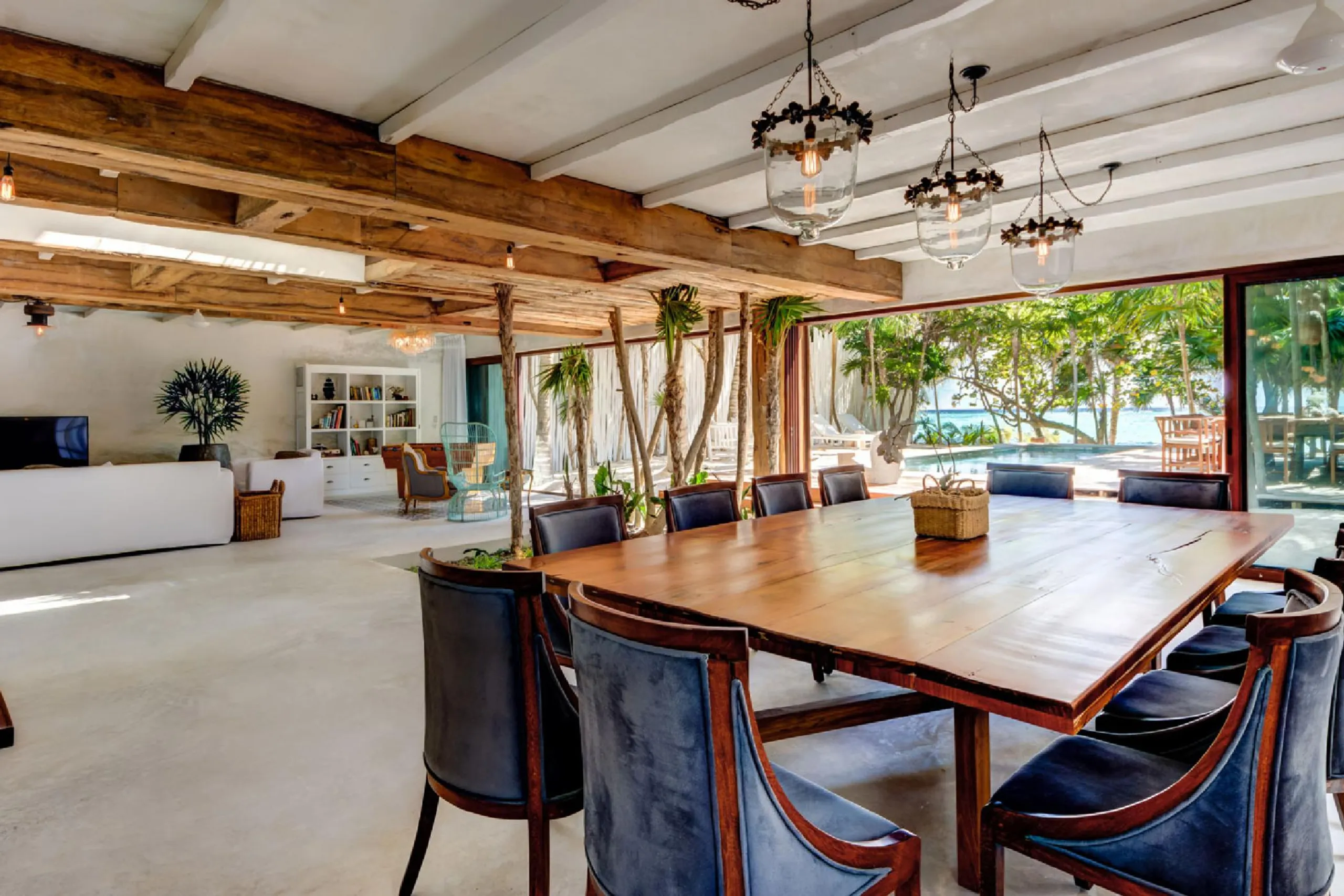 Soliman Bay Private Beach Front Estate with 2 Pool and Amazing Lush Grounds — photograph 11