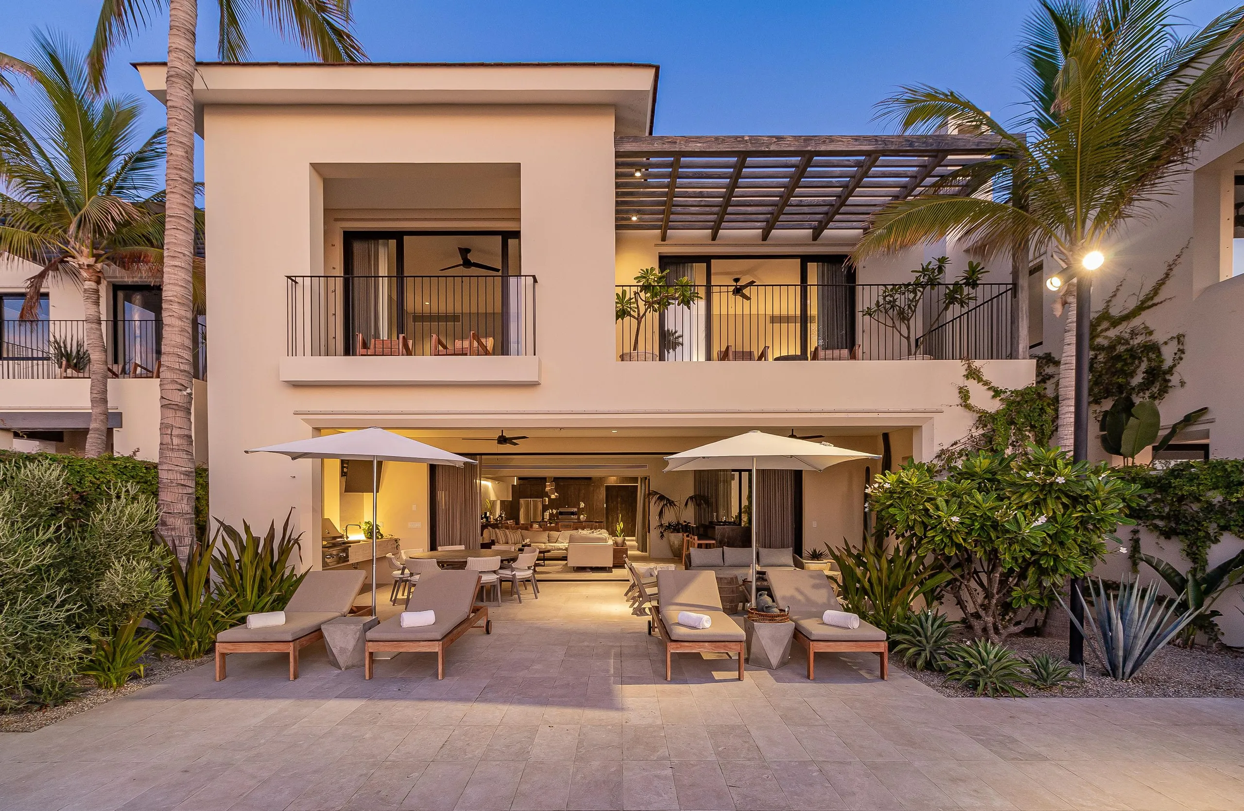 Deluxe Relaxation Villa with Infinity Pool and Stunning Ocean View — photograph 4