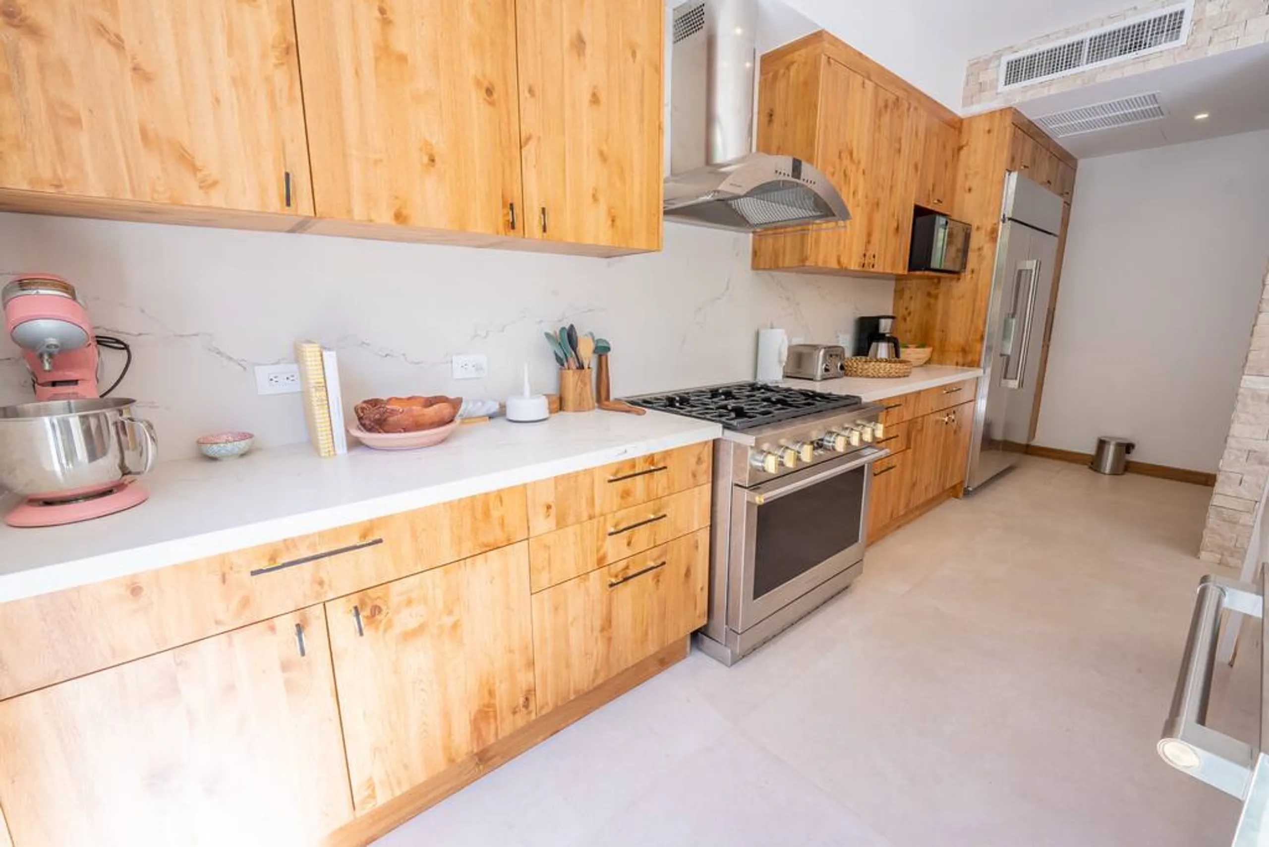 Contemporary Playa Guiones Villa with Beach Access — photograph 8