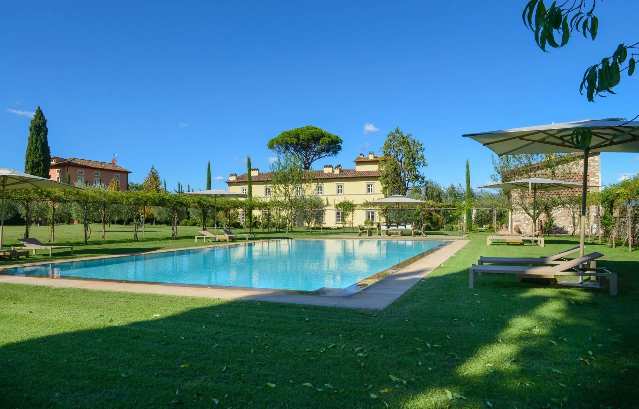 Grand 14BDR Tuscan Estate with Private Pool, Gazebo, and Pool Table, Lucca