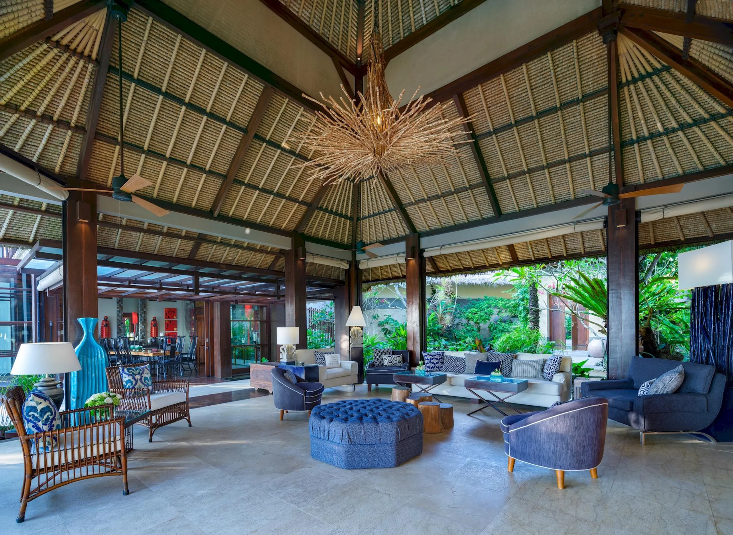 Elegant Seaview Villa with Invigorating Pool — photograph 5
