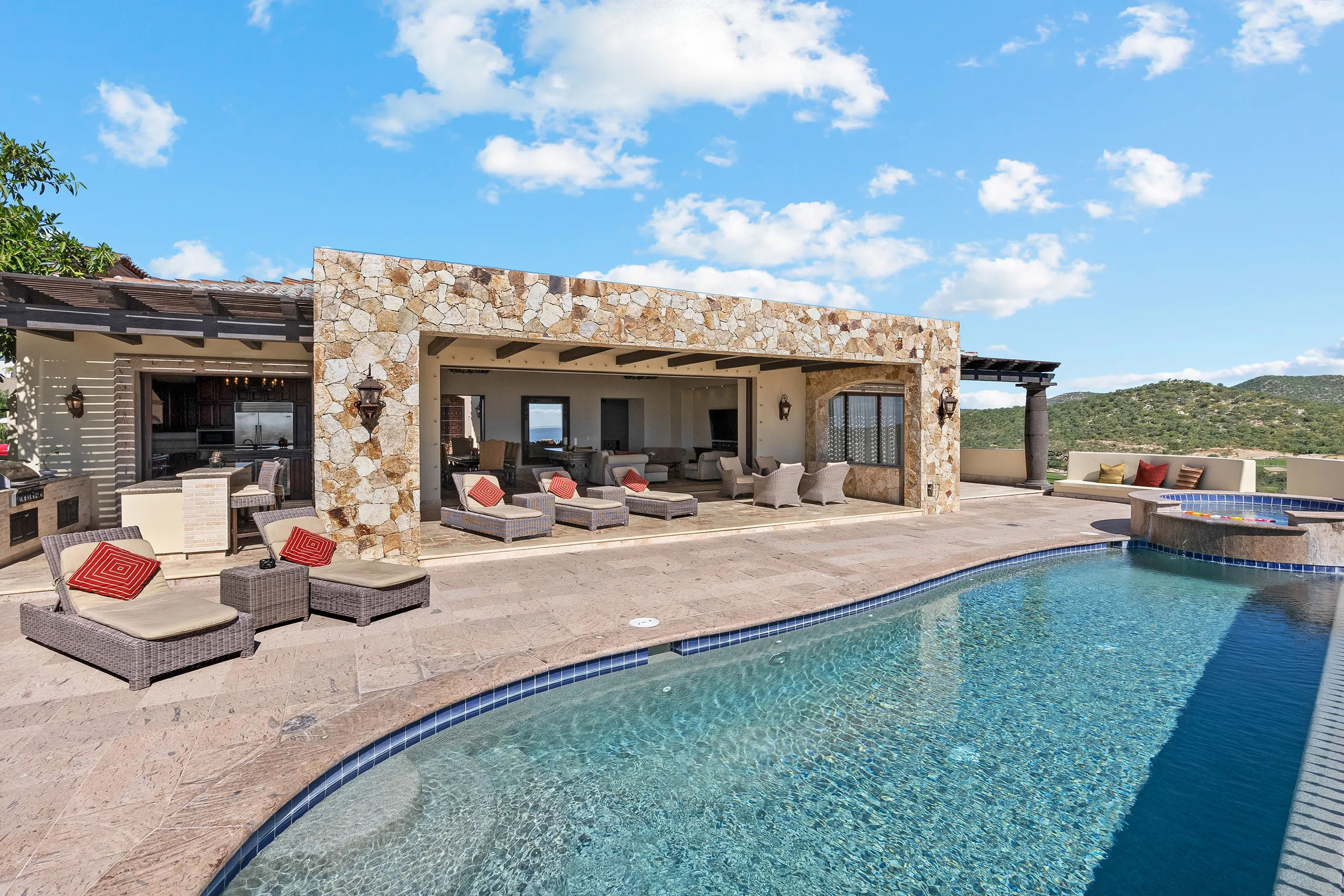 Breathtaking Puerto Los Cabos Hillside Villa with Infinity Pool and Ocean Views — photograph 3