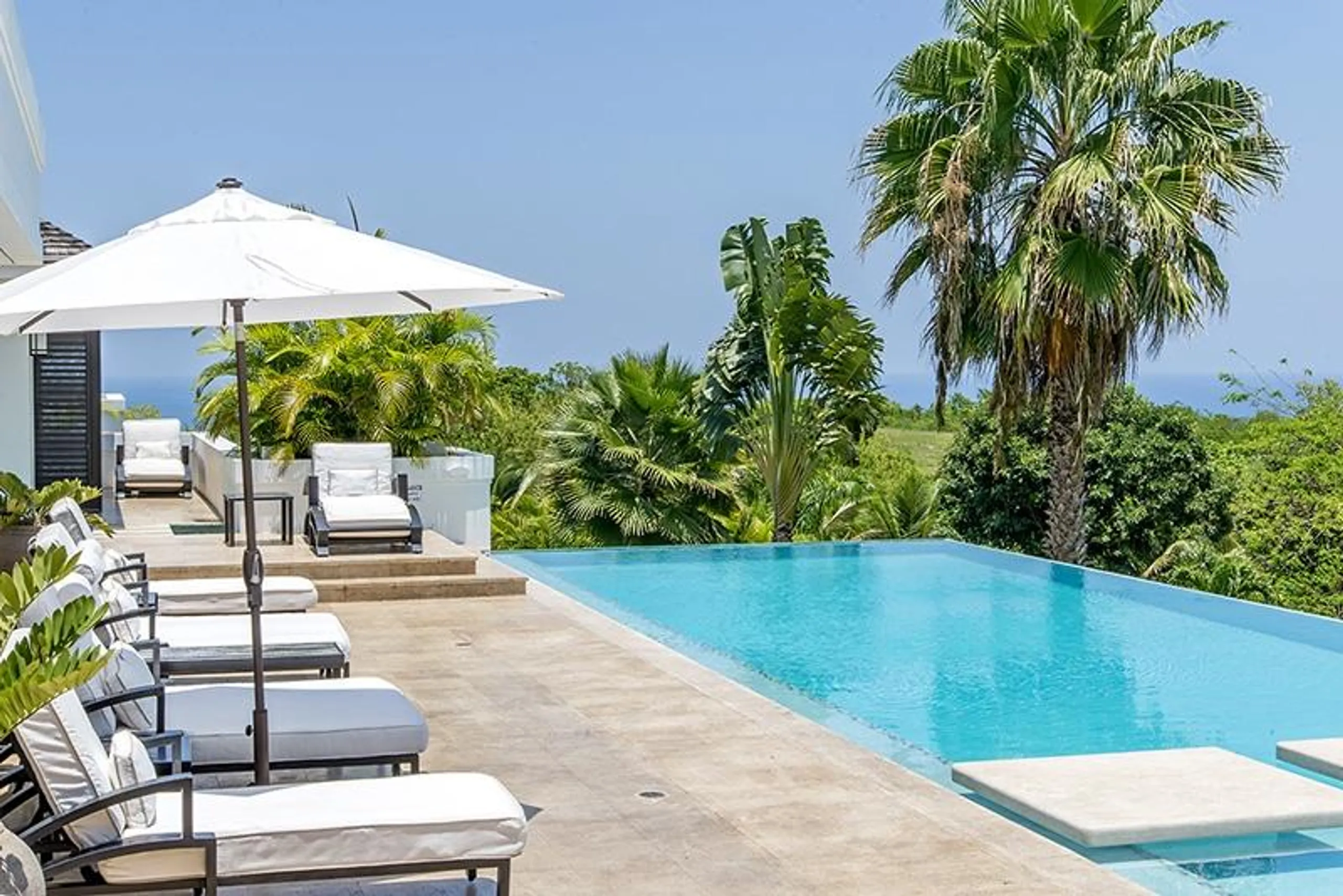 Stunning Seaview Villa with Infinity Pool and Jacuzzi — photograph 7