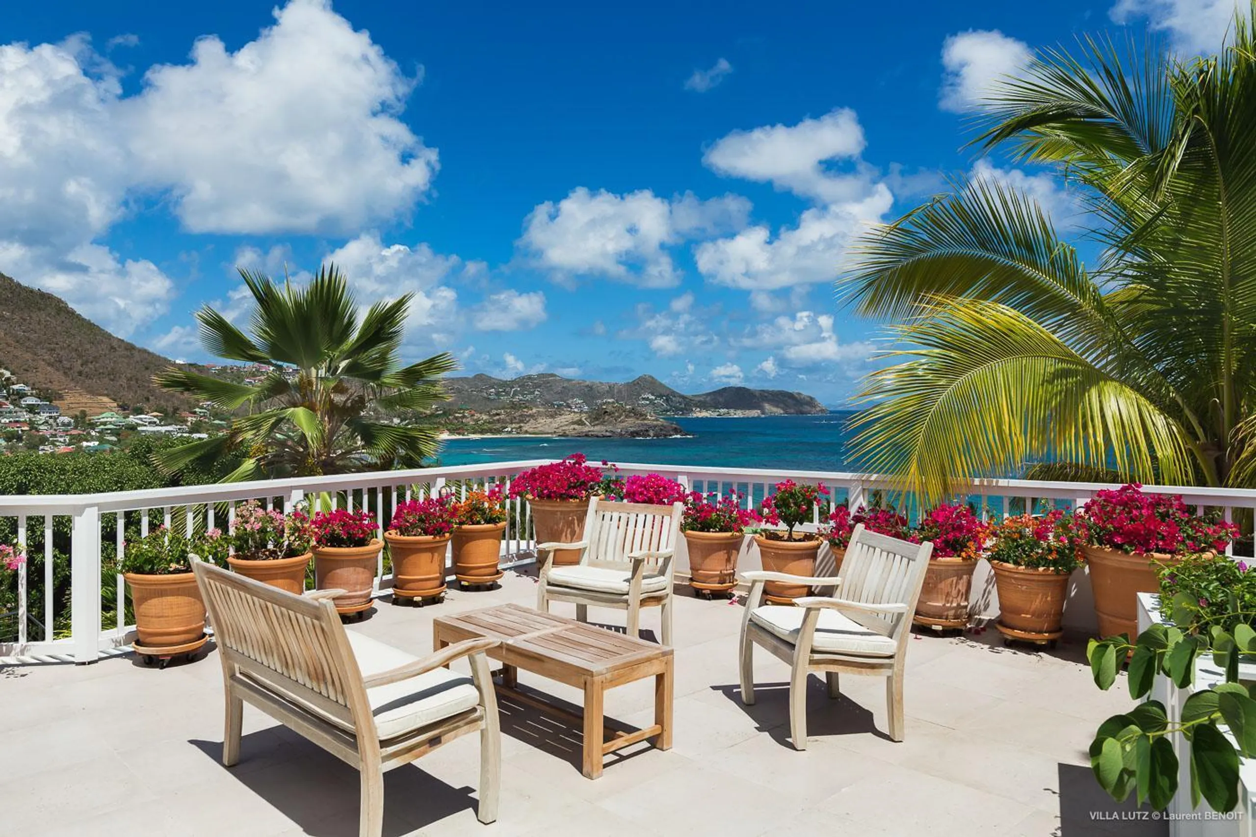 Luxurious Lorient Estate with Private Pool and Ocean Views — photograph 3