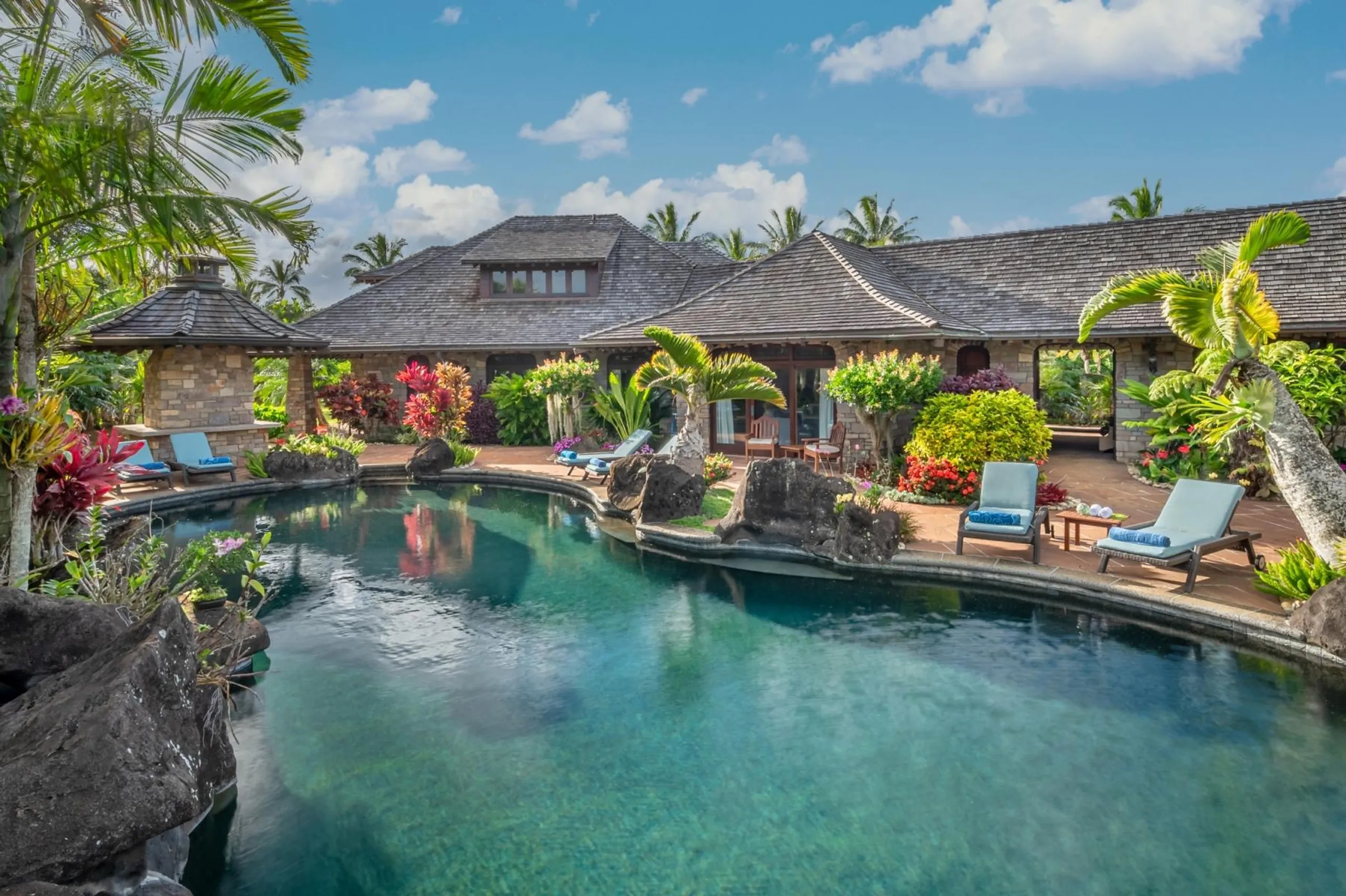 Magnificent Island Estate with Lagoon Pool and Amazing Ocean Views — photograph 5