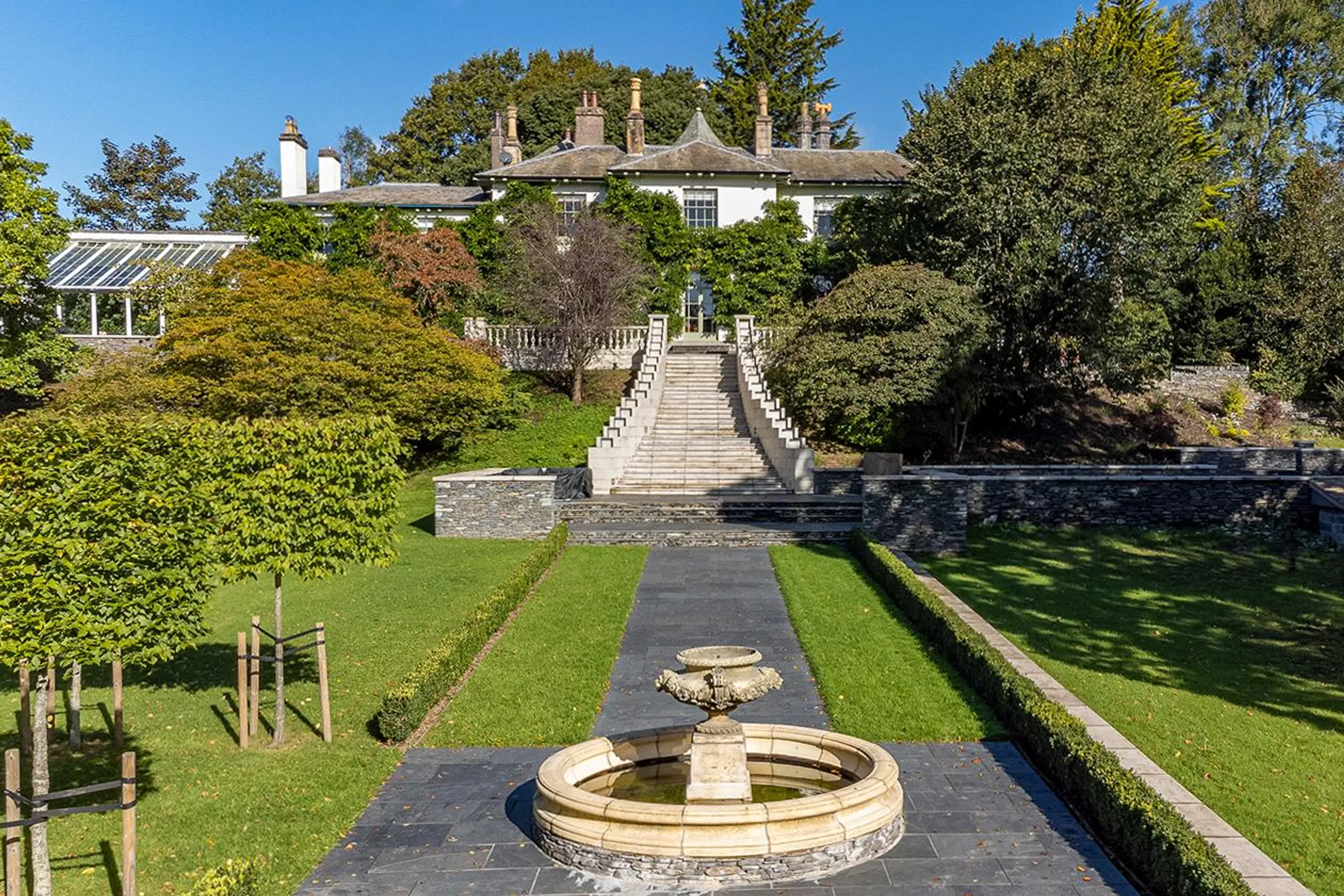Sophisticated Lake District Villa: Stunning Grounds, Private Spa, and Gourmet Kitchen — photograph 4