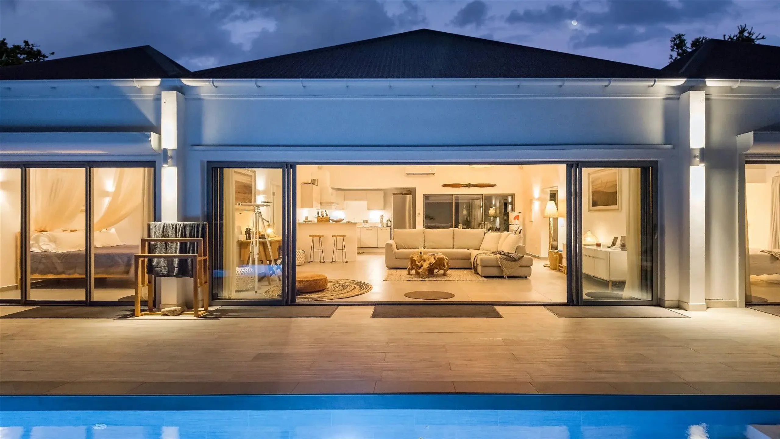 Captivating Caribbean Villa with Infinity Pool — photograph 5