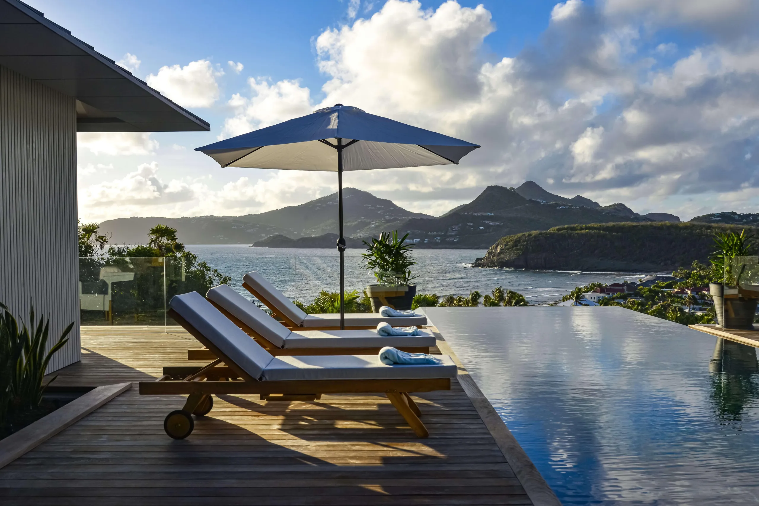 Serene St Barts Luxe Villa with Bay and Hill Views with Infinity Pool — photograph 9