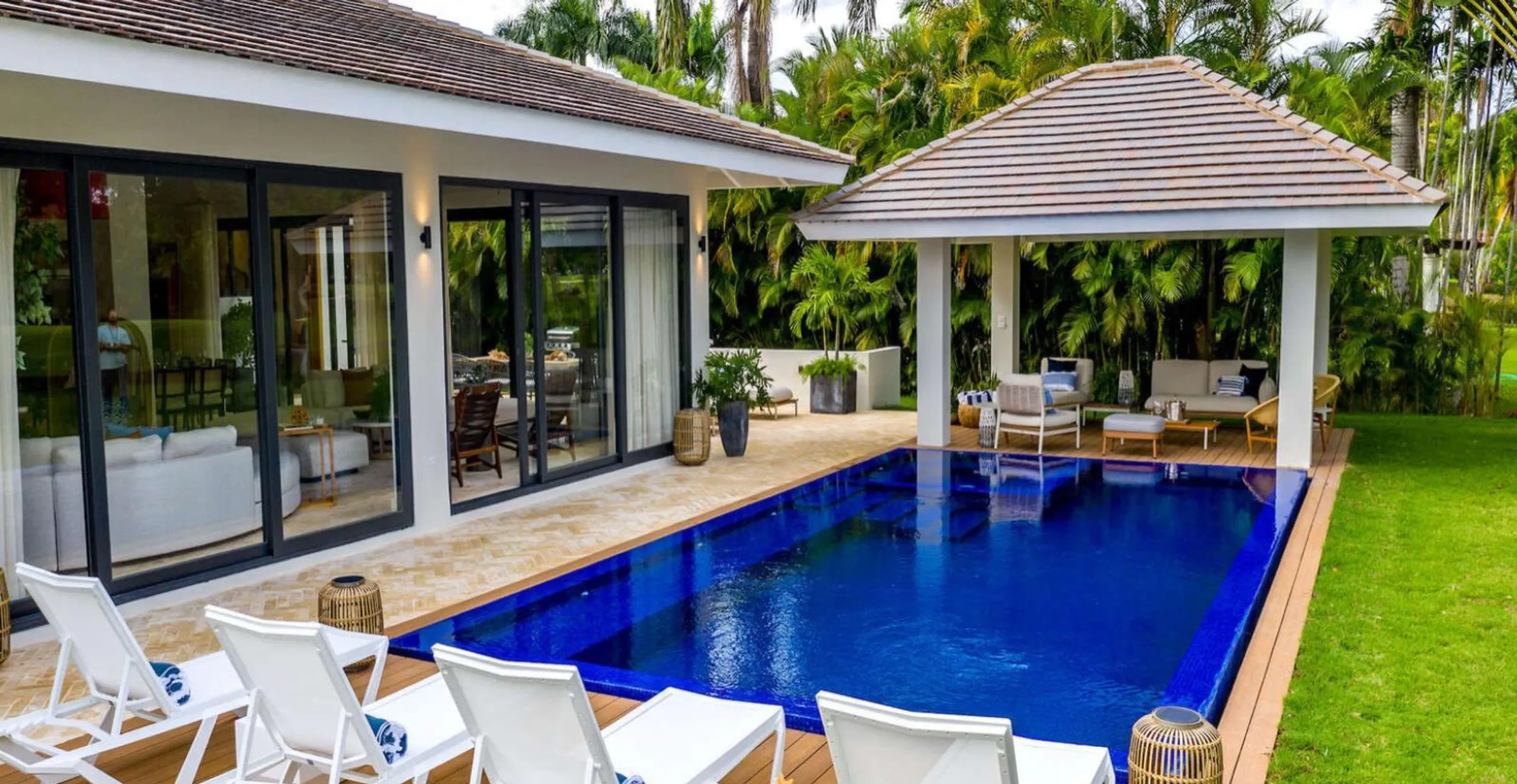 Top-of-the-line Villa with Private Pool, Jacuzzi and  Gazebo — photograph 11