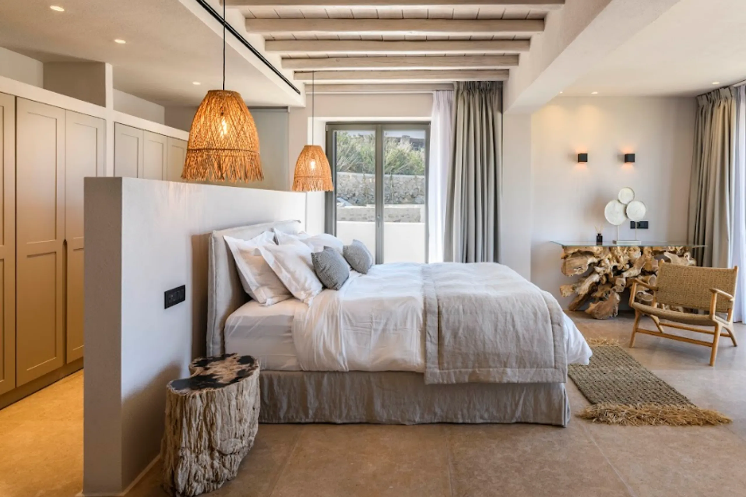 Contemporary Holiday Villa with Infinity Pool in Ornos — photograph 6