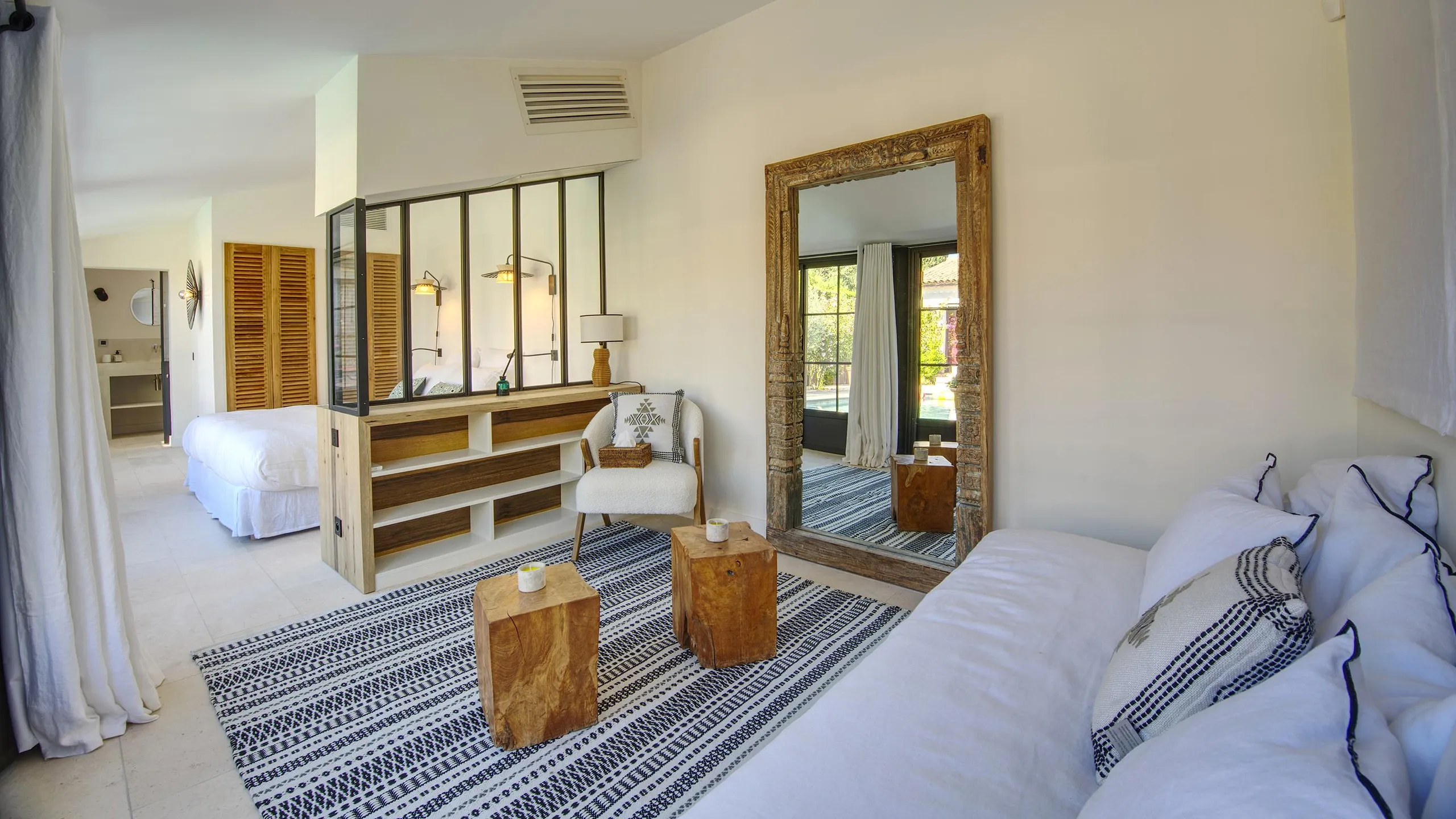 Blissful Retreat with Pool and Mountain Views — photograph 10