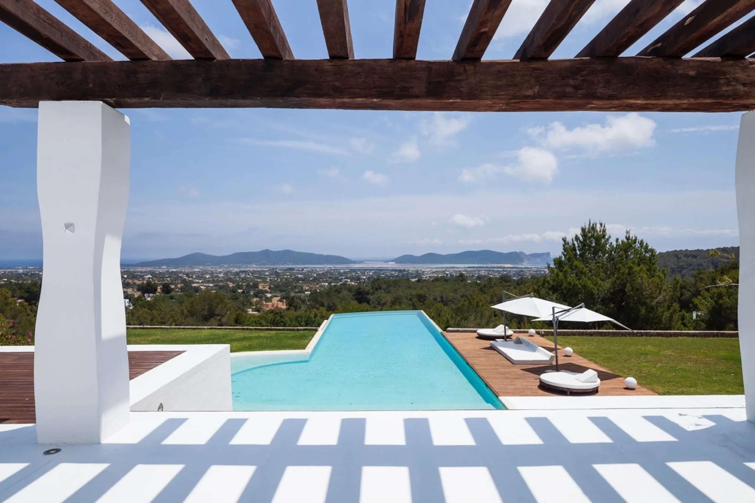 Superb Infinity View Villa with Private Pool and Sun Deck — photograph 5