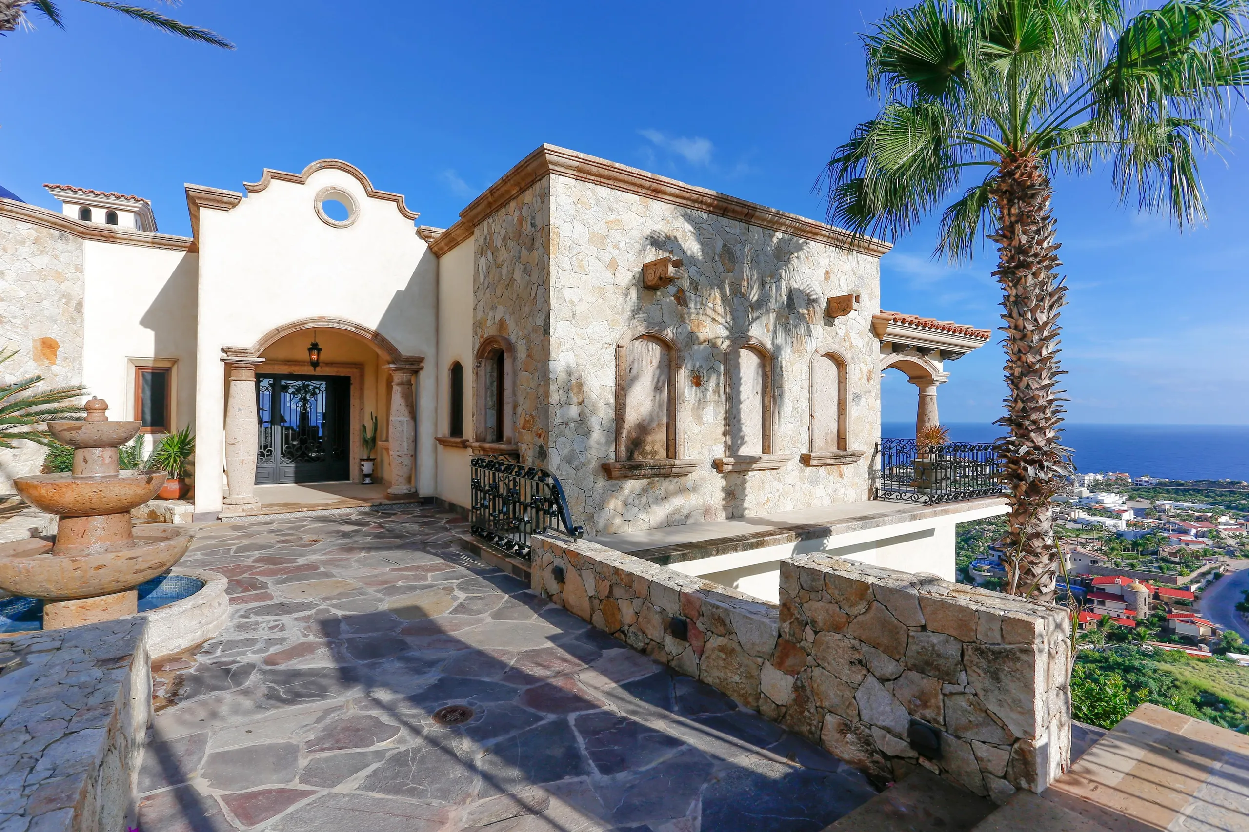 Luxury Estate Overlooking Cabo’s Pedregal Hills with Spectacular Ocean Views — photograph 7