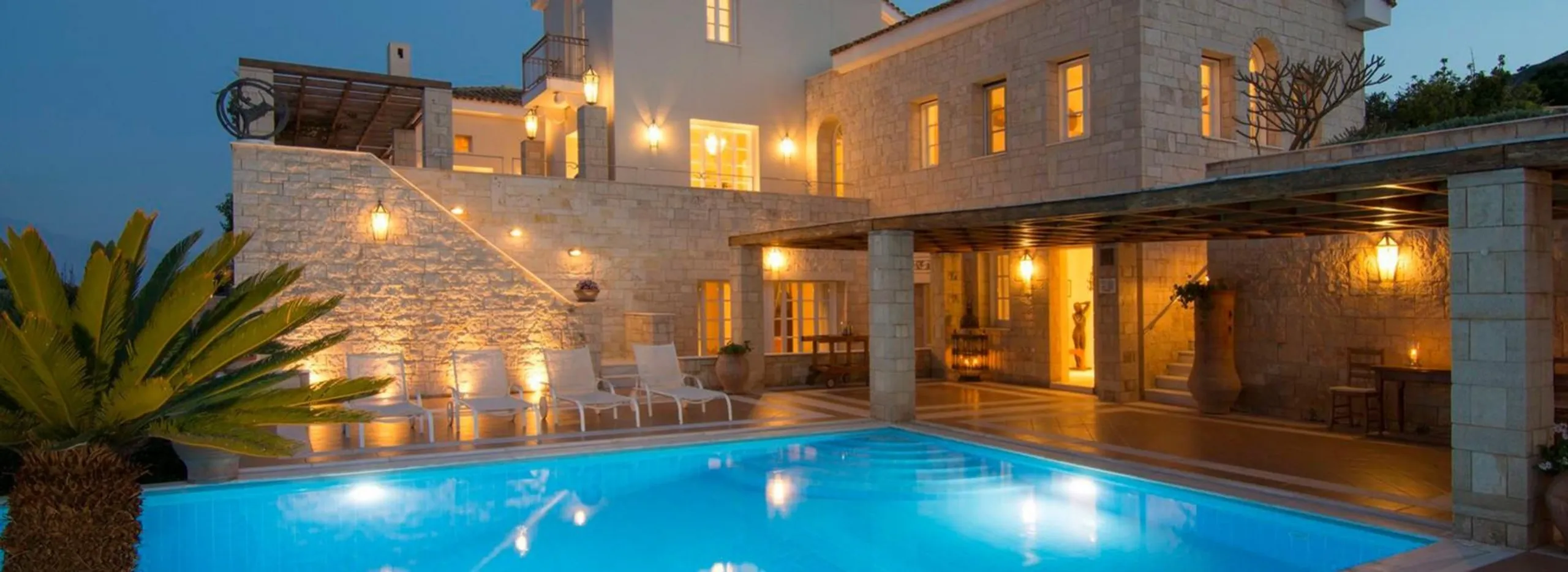 Majestic Villa with Private Heated Pool and Amazing Views of Endless Blue Touching the Horizon — photograph 3