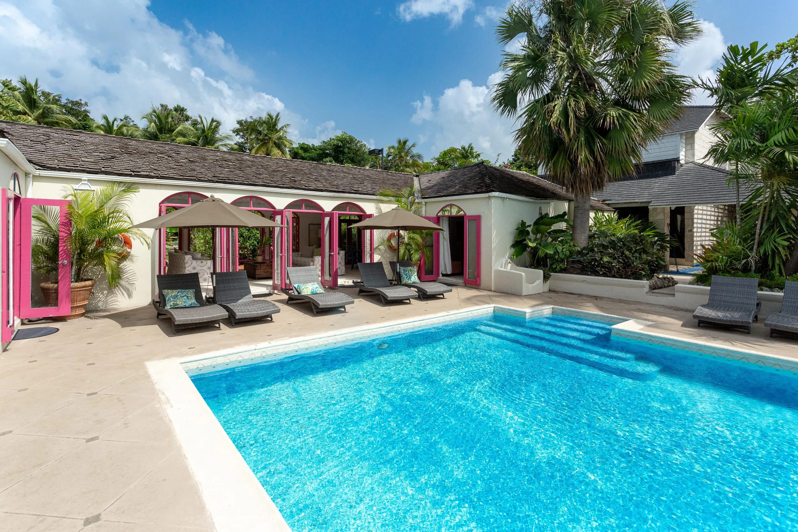 Barbados Deluxe Comfort Villas with Private Pool and Lush Grounds — photograph 2