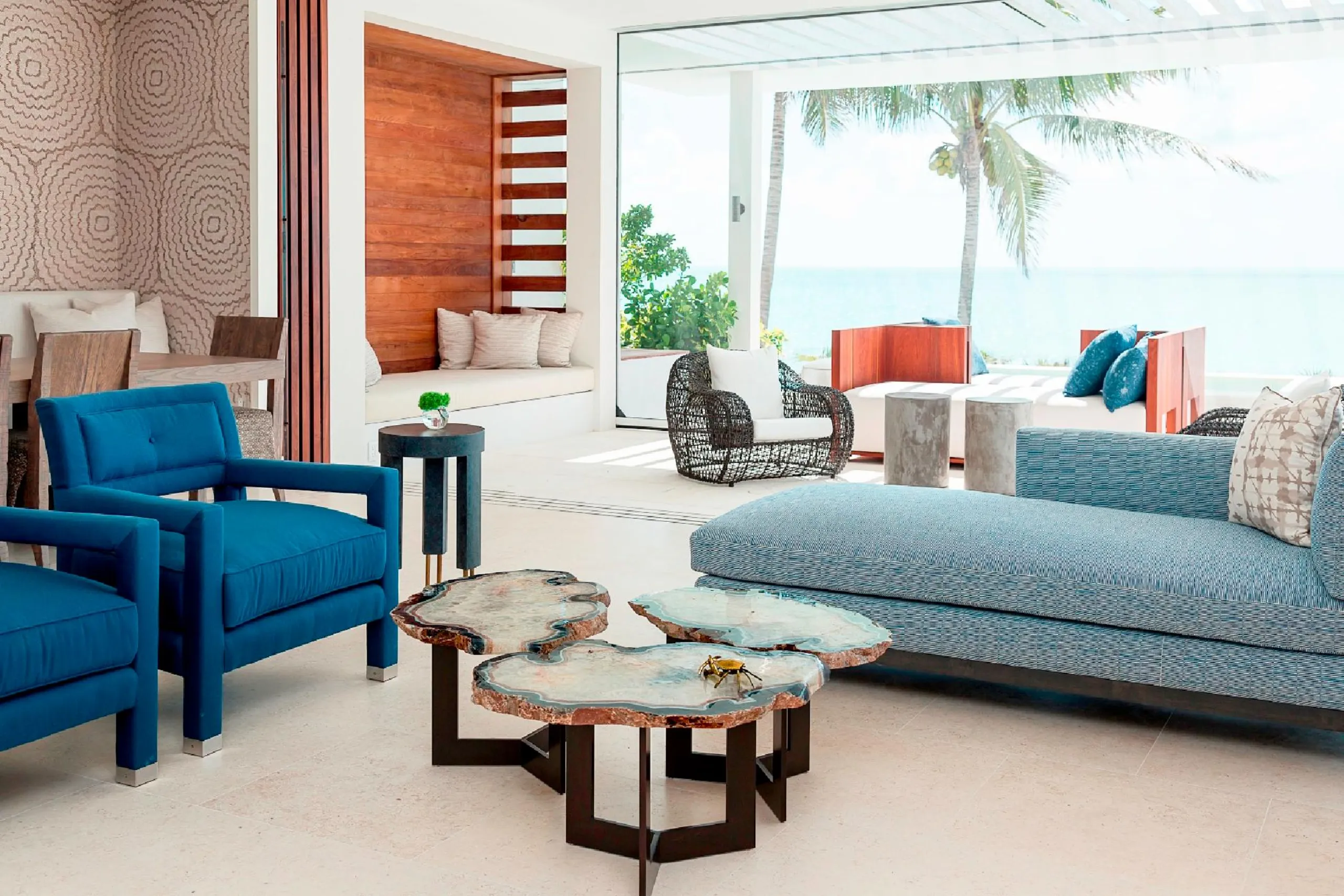 Elegant Modern Beachfront Estate with Multiple Pools and Oceans Views — photograph 10