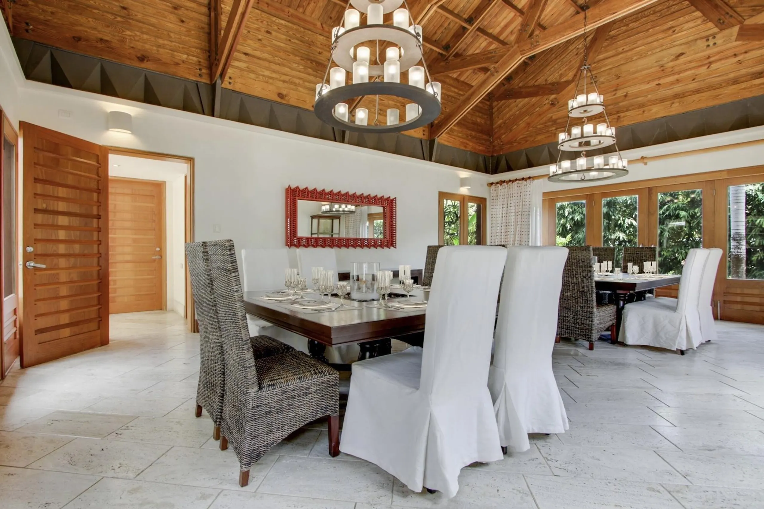 Radiant Spacious Retreat with Infinity Pool, Jacuzzi and Caribbean Sea Views — photograph 12