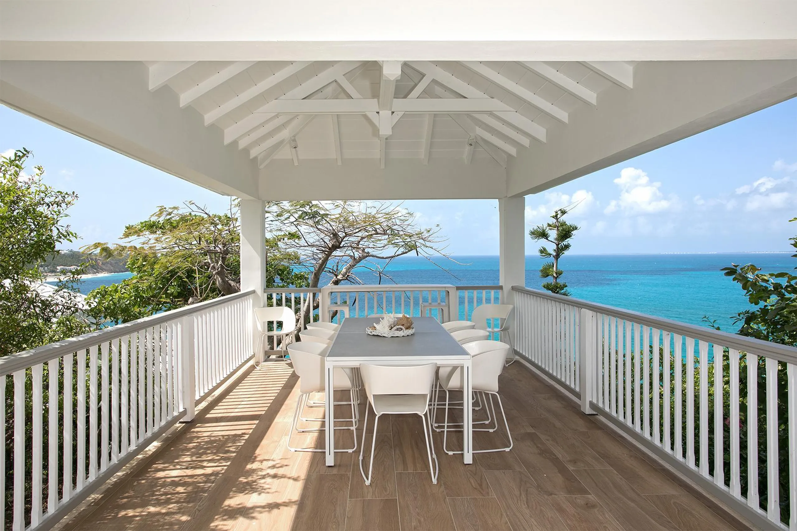 French Caribbean Architecture with Modern Interiors Villa with 270 Degree Views of the Caribbean and Infinity Pool — photograph 6