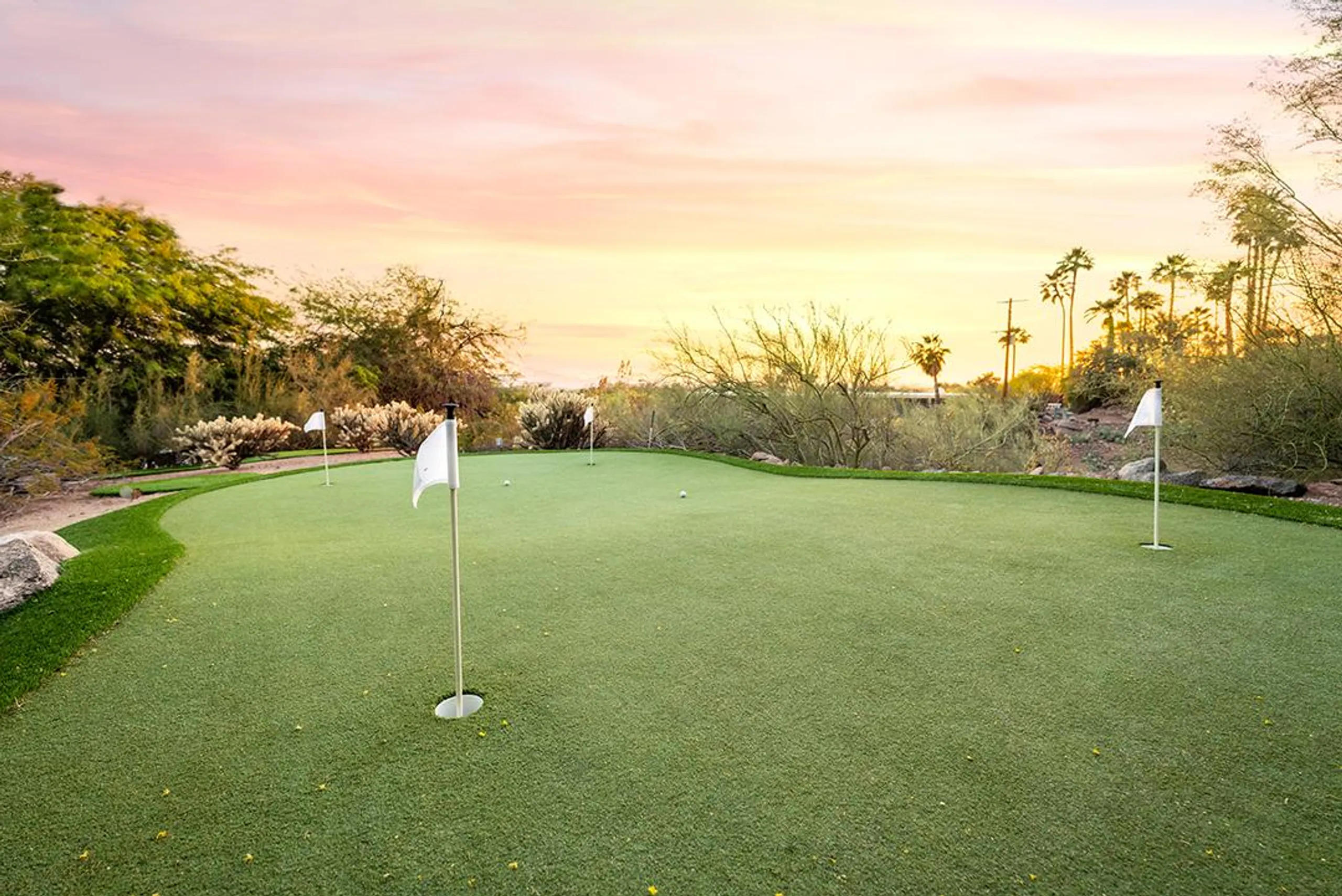 Iconic Camelback Mountain Estate with Private Heated Pool, and Breathtaking City and Mountain Views — photograph 8