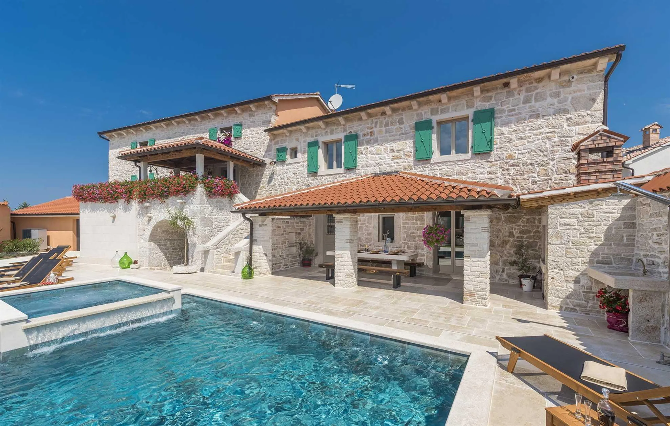 Tranquil Haven Villa with Pool and Jacuzzi near Porec, Istria — photograph 7
