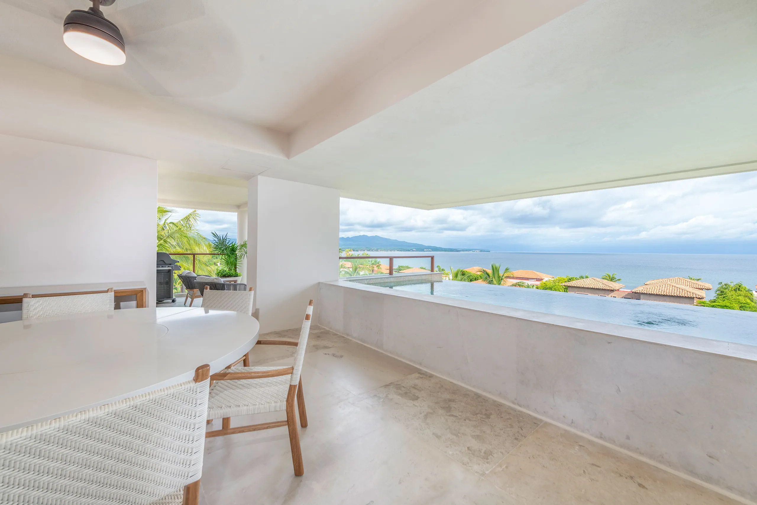 Modern 4-Bedroom Villa with Private Pool and Ocean Views — photograph 5