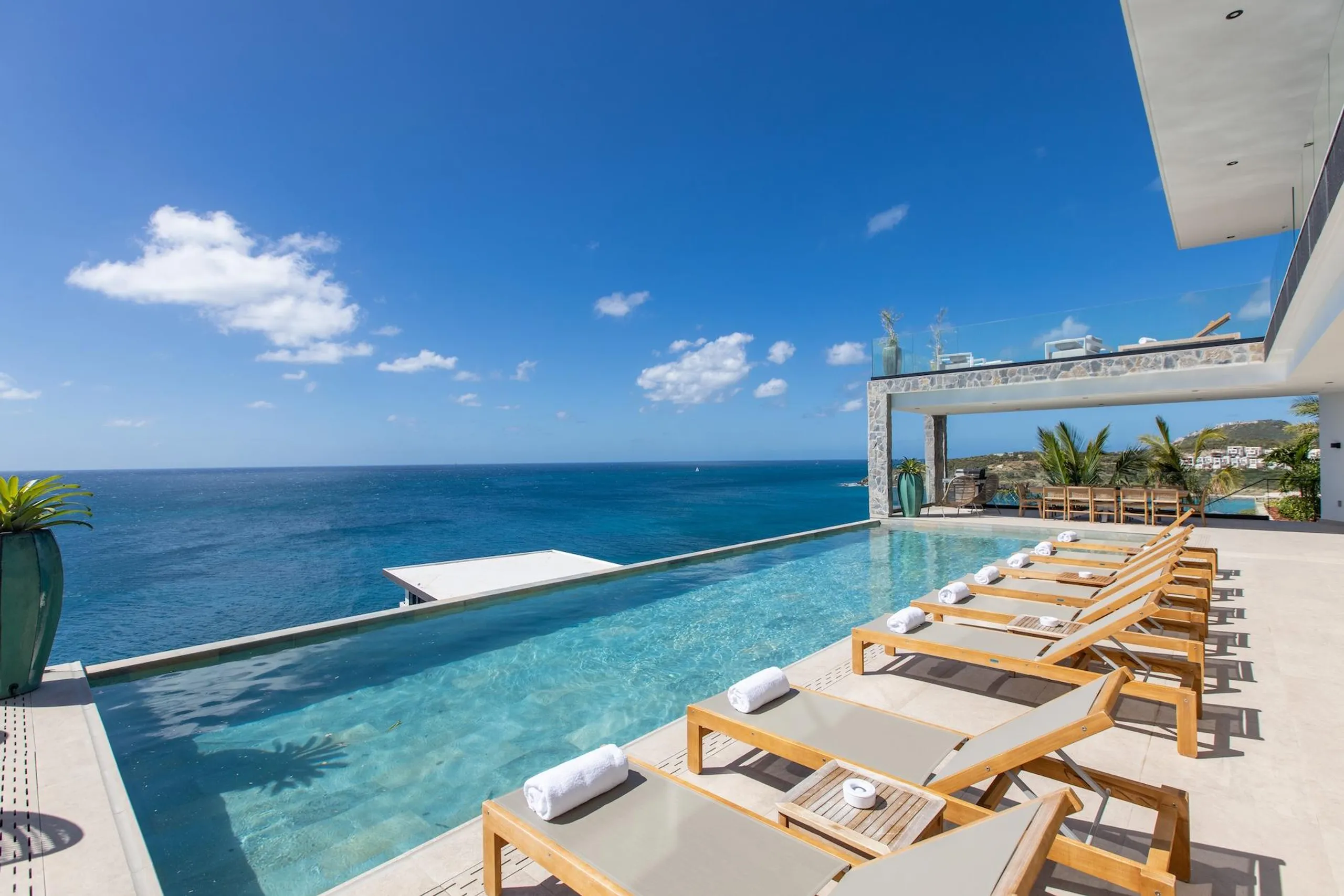 Indigo Bay Villa: A Masterpiece of Modern Design on Sint Maarten's Coast — photograph 5
