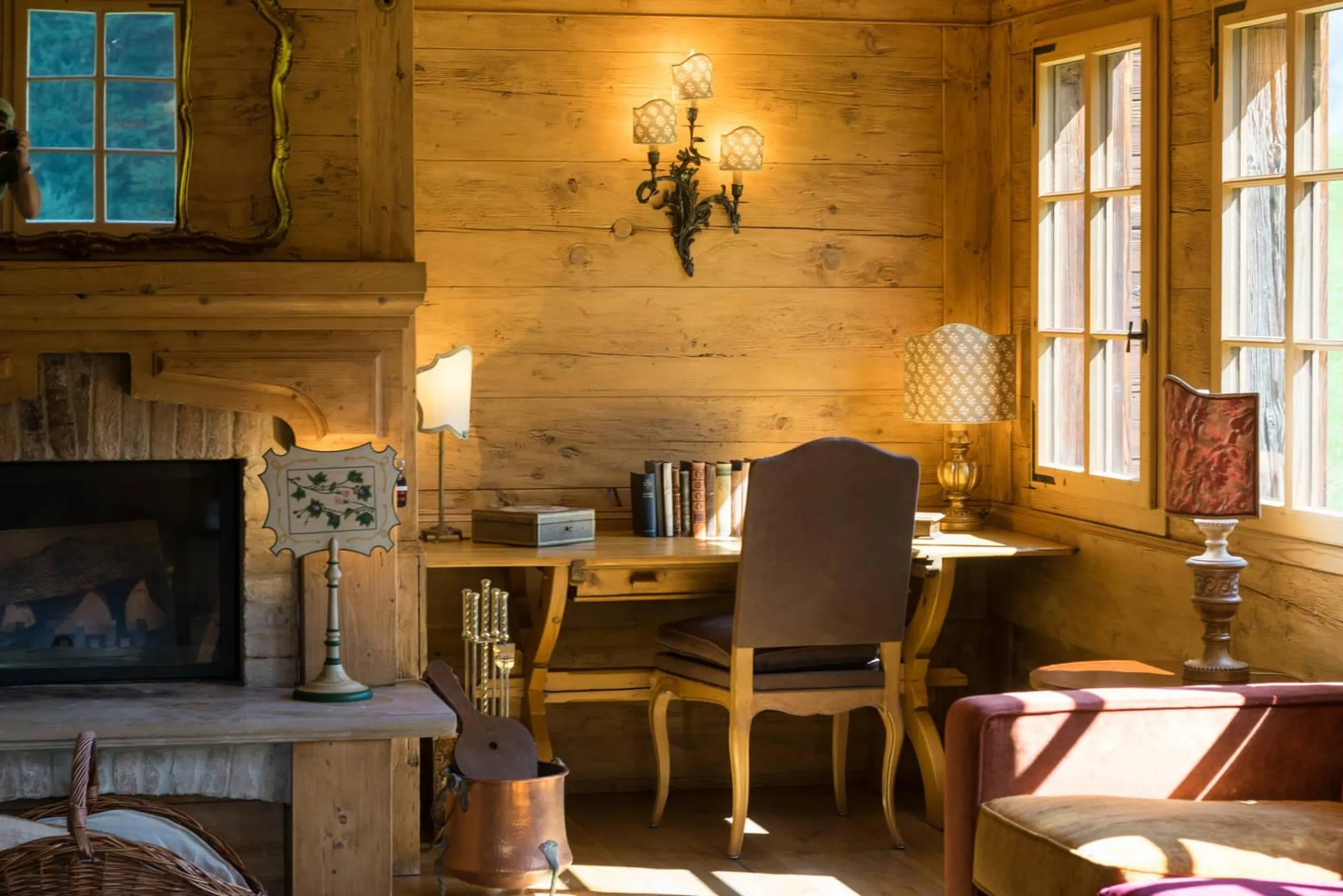 Sumptuously Furnished Saanen Farmhouse with Fireplace and Jacuzzi Tub — photograph 7