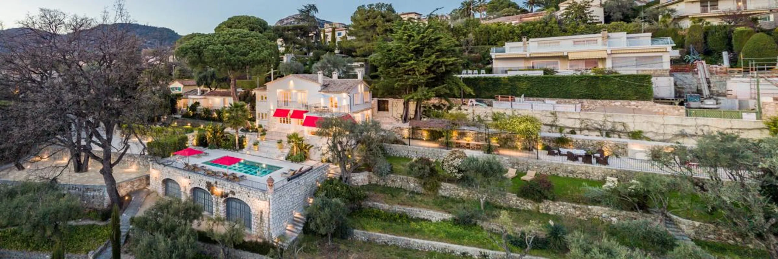 Magnificent Six Bedroom Villa with Unique Pool, Stunning Valley and Sea Views — photograph 2