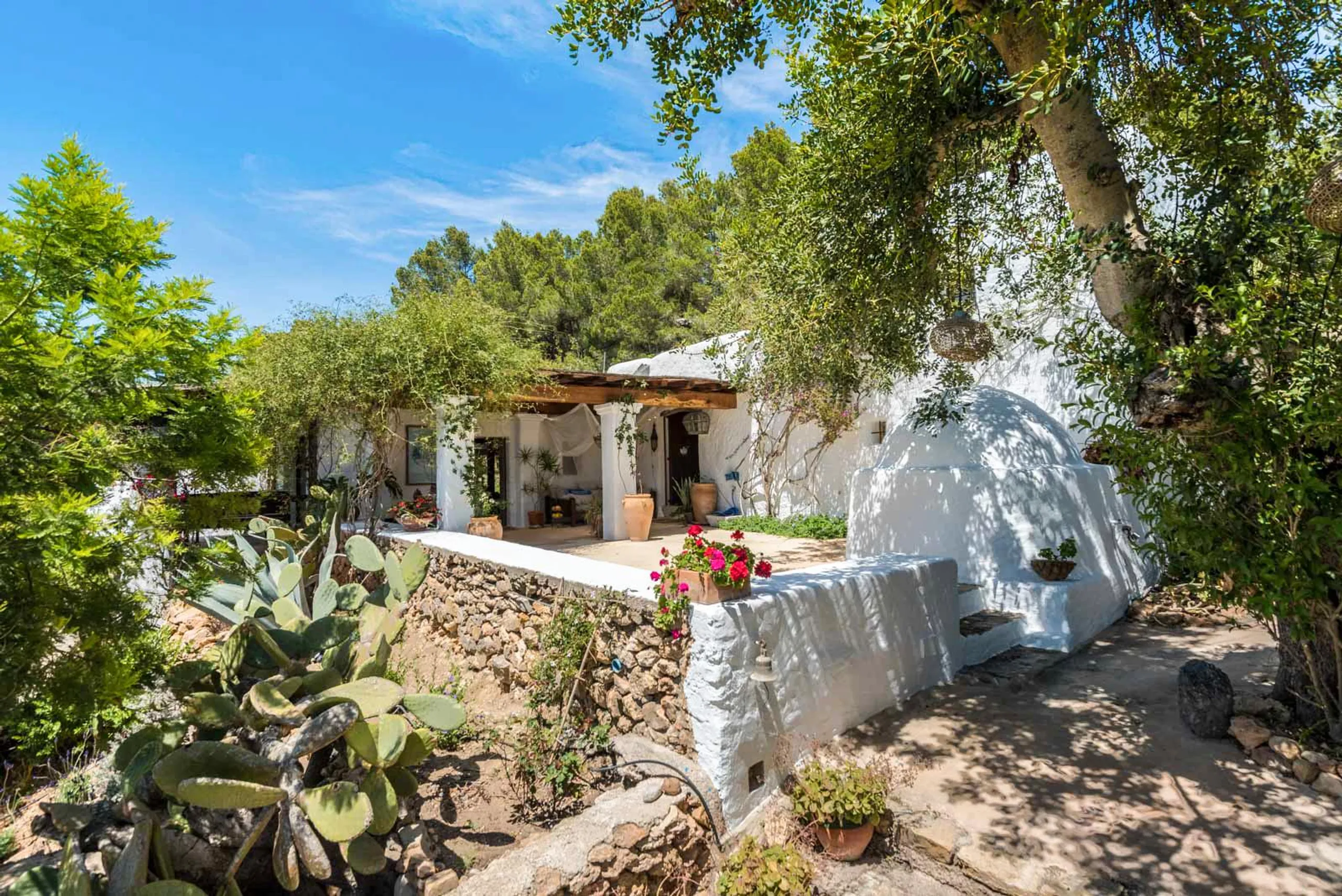Authentic Finca Charm with Private Pool and Countryside Views — photograph 3