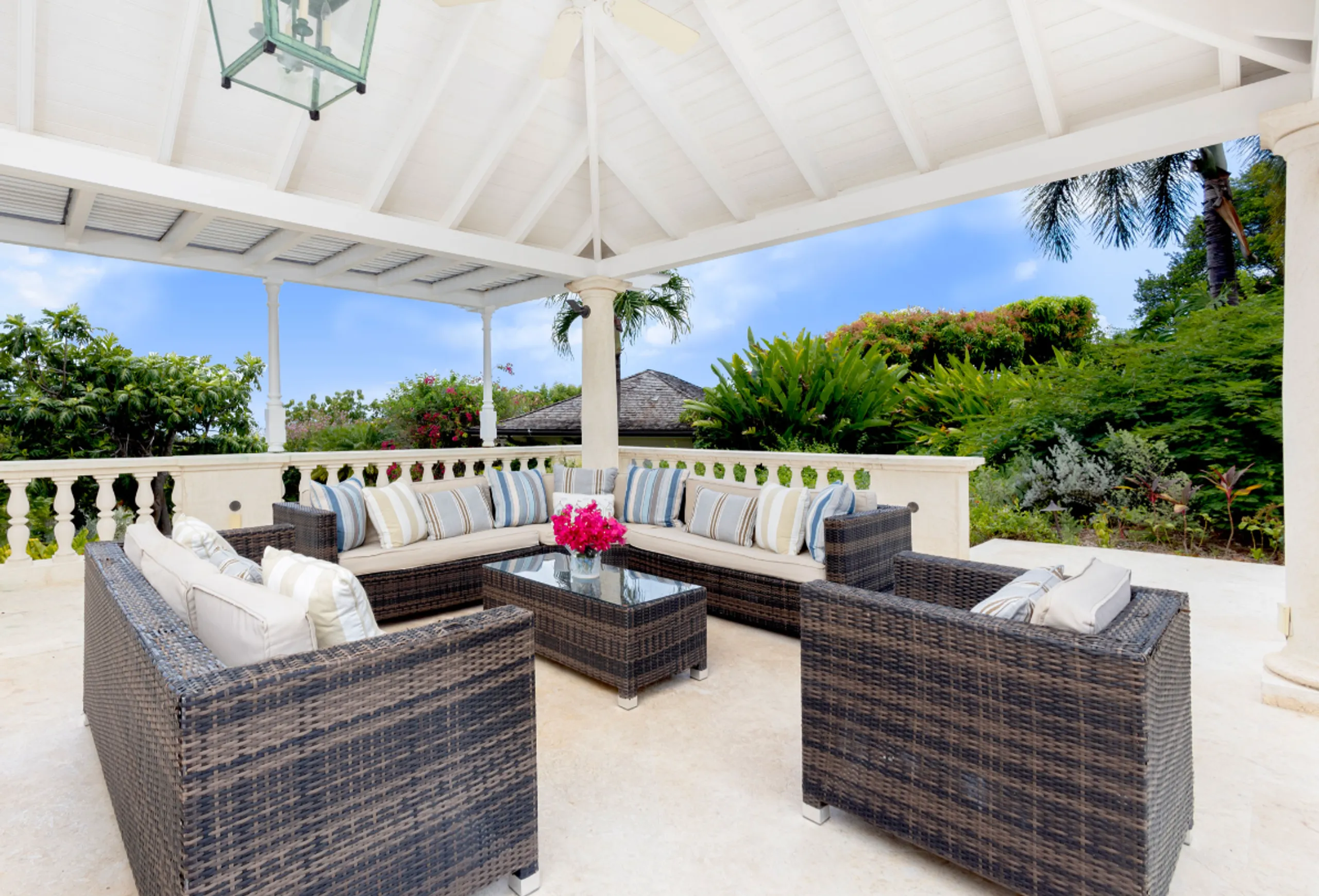 Oasis Luxe Villa with Private Pool and Breathtaking Ocean Views — photograph 12