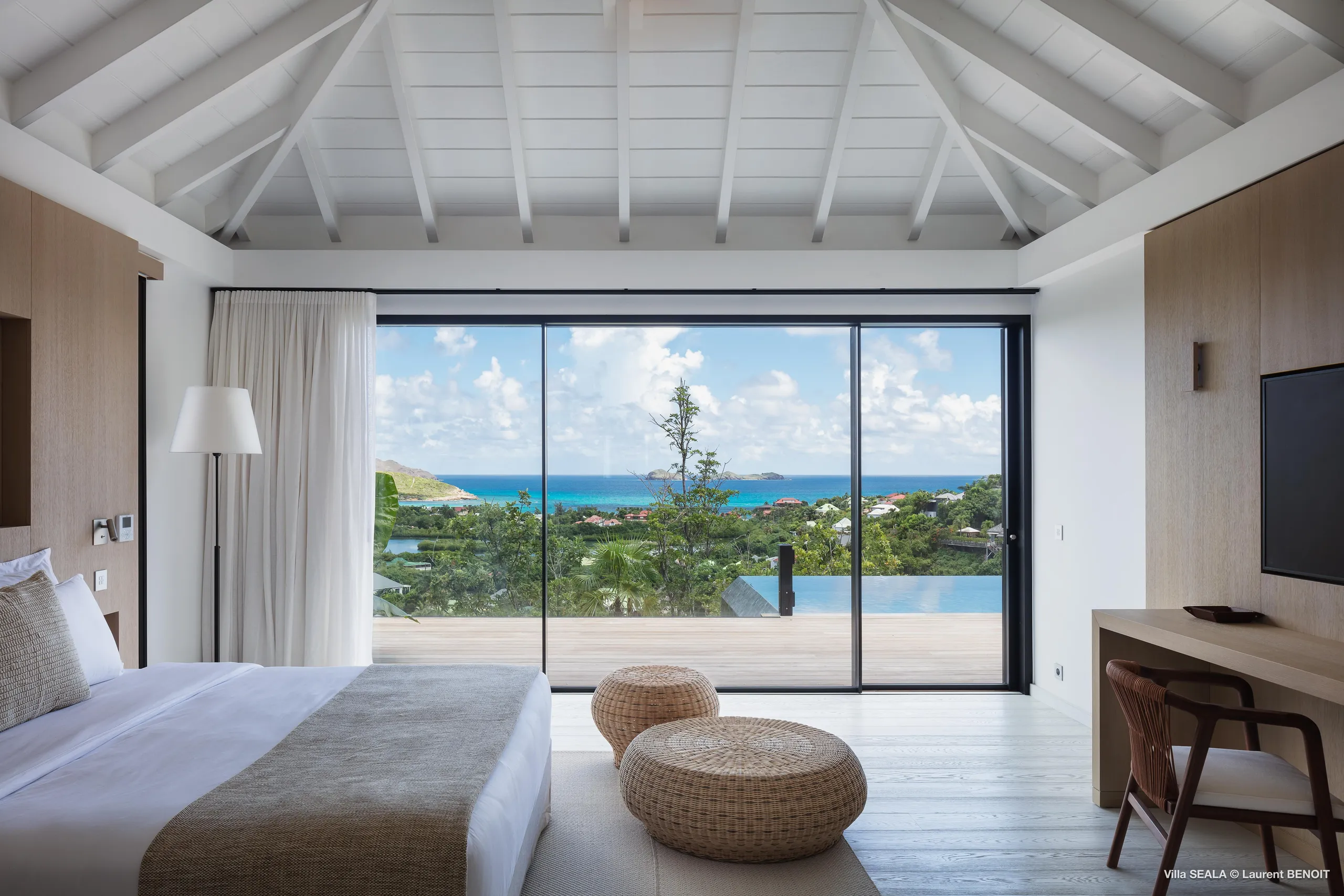 Elegant St Jean Villa with Infinity Pool and Stunning Panoramic Views — photograph 7