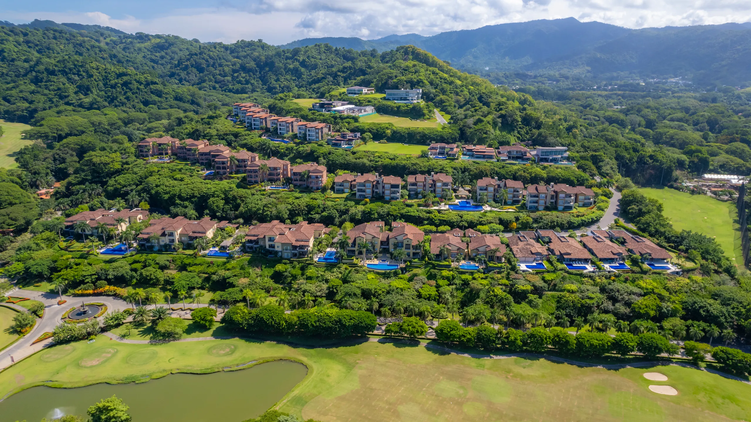 Stunning 6 BDR Los Suenos Villa with Infinity Pool — photograph 10