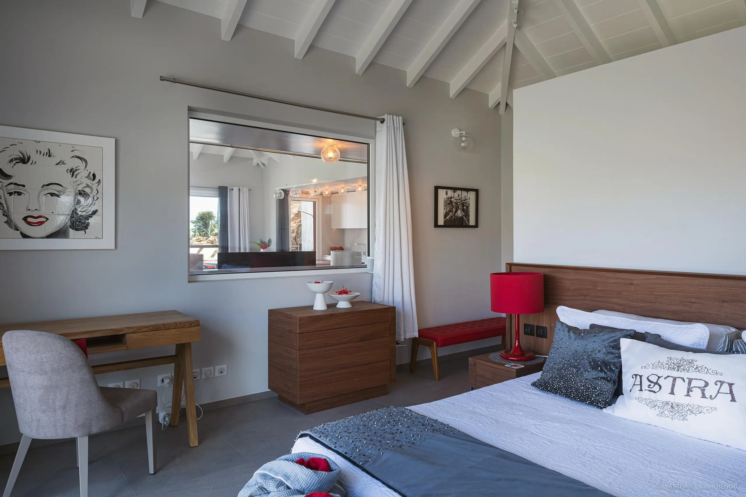 Stylish St. Jean Seaside Retreat with Private Pool and Zen Garden — photograph 10