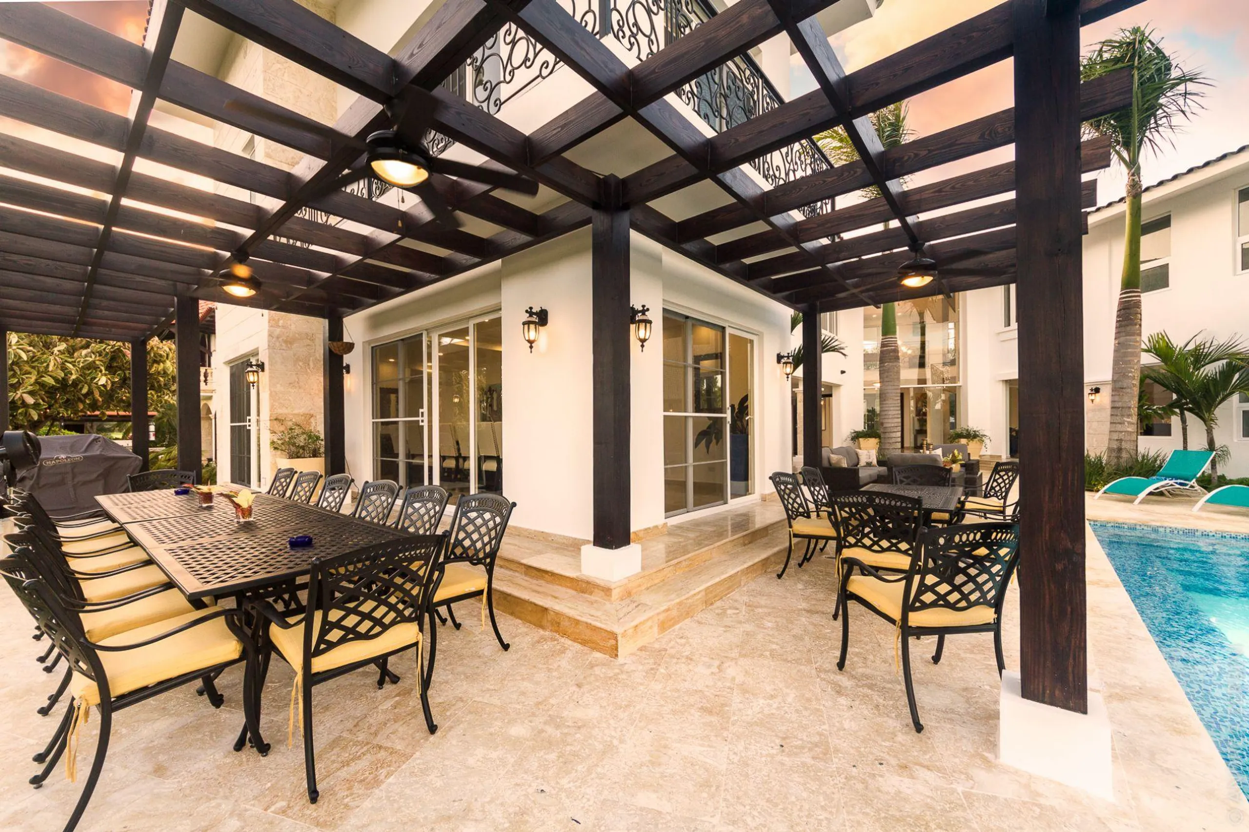 Majestic State of the Art Villa with Private Heated Pool, Jacuzzi and Lake Views — photograph 8