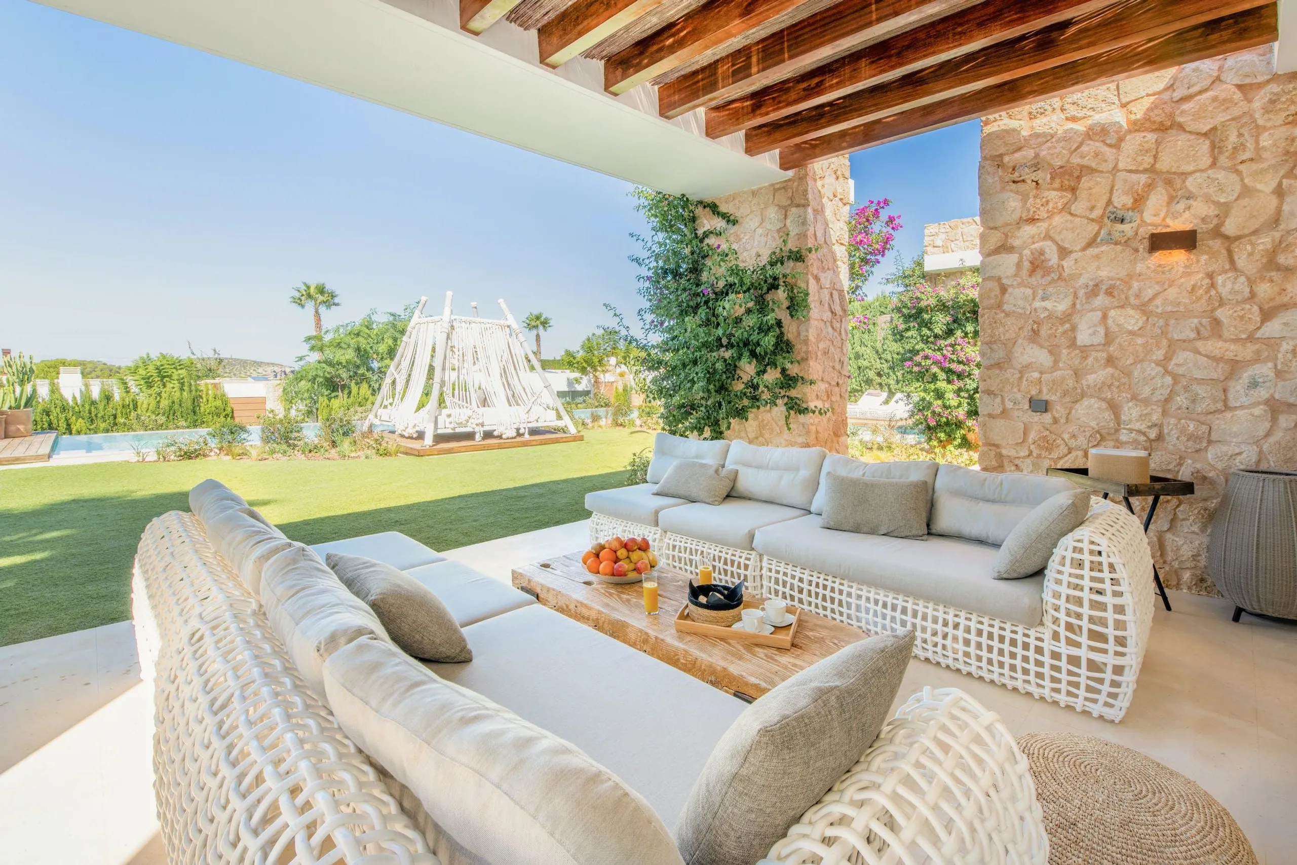 Chic San Jose villa with Crystalline Pool, Gazebo, and Dining Al-Fresco — photograph 4