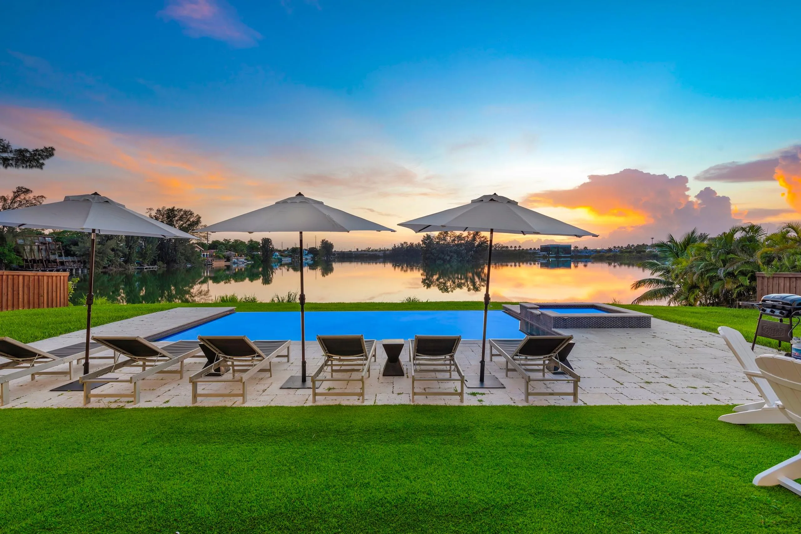Lakeside Lumiere Estate with Resort Pool — photograph 3