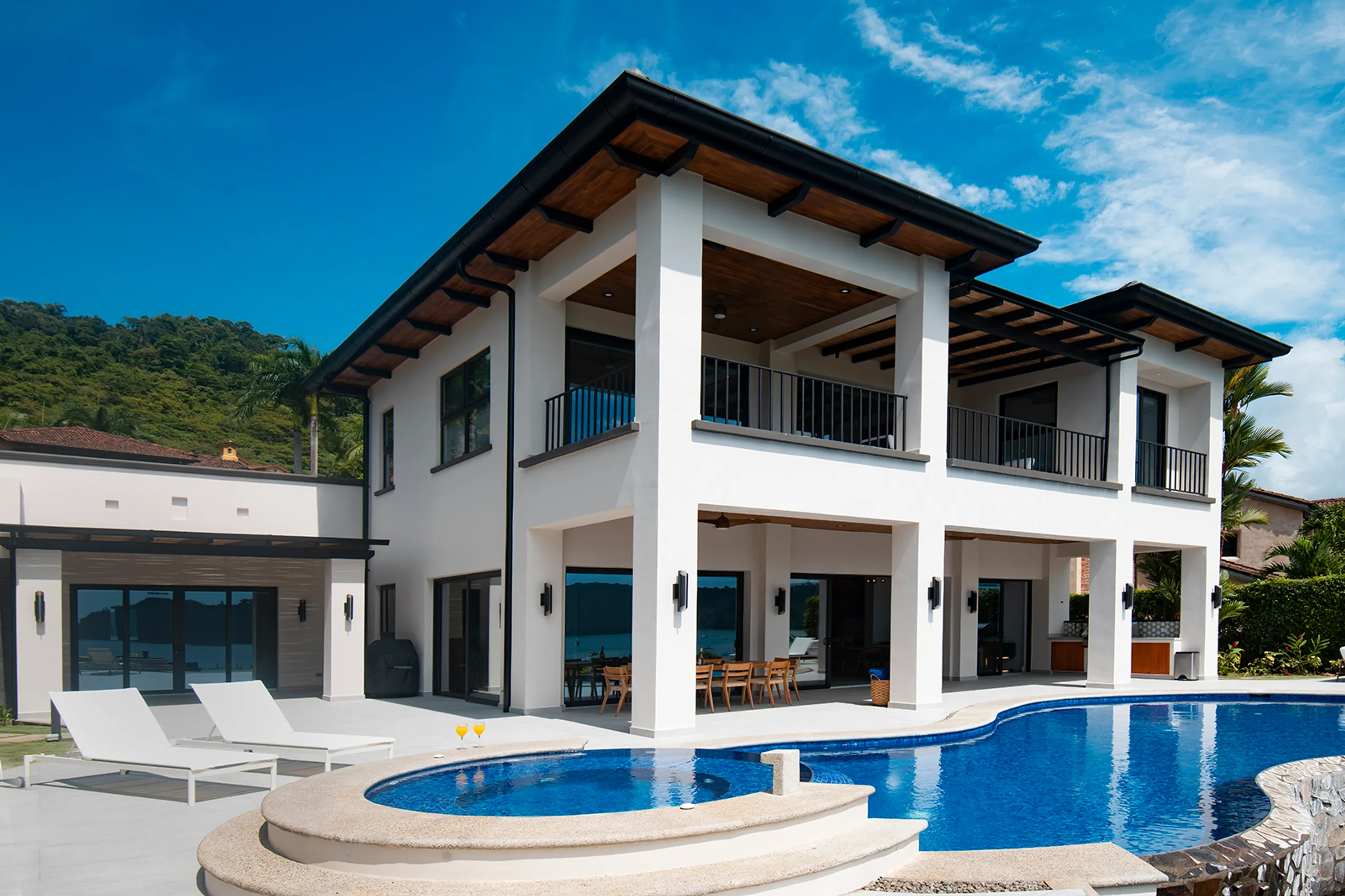 Stunning Los Sueños Villa with Private Infinity Pool, and Ocean Views — photograph 2