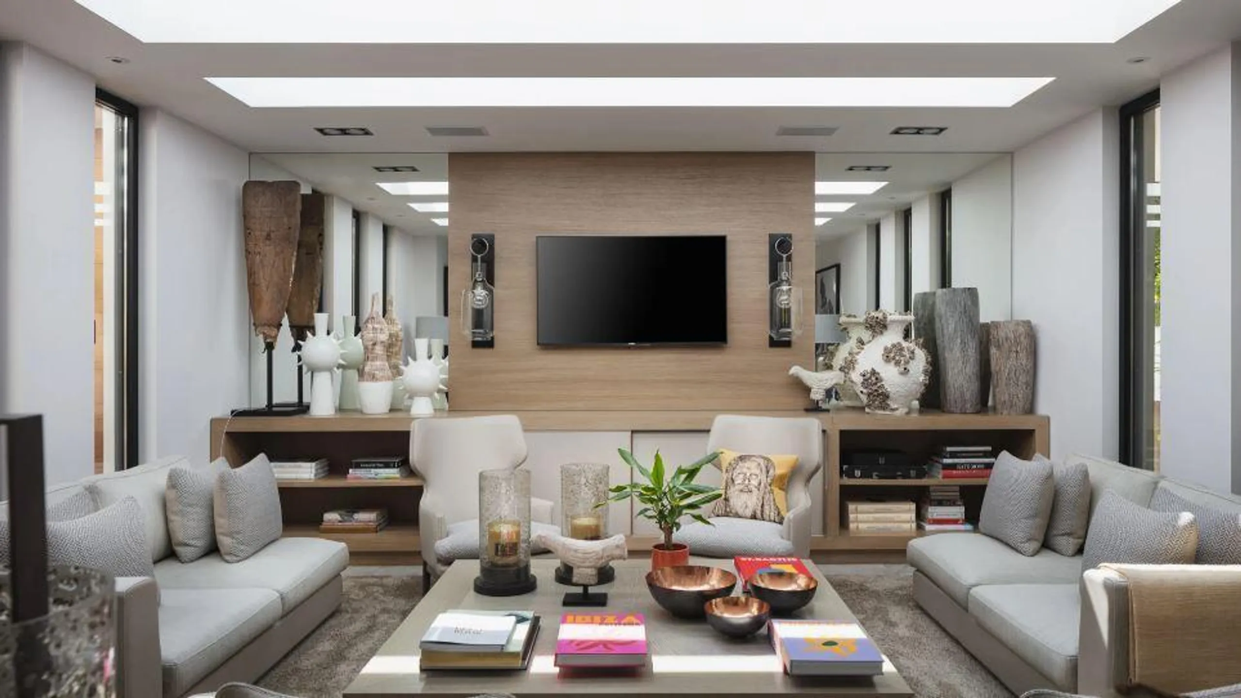 Modern & Airy Two-Bedroom Holiday Villa with Swimming Pool & Lush Surroundings — photograph 9