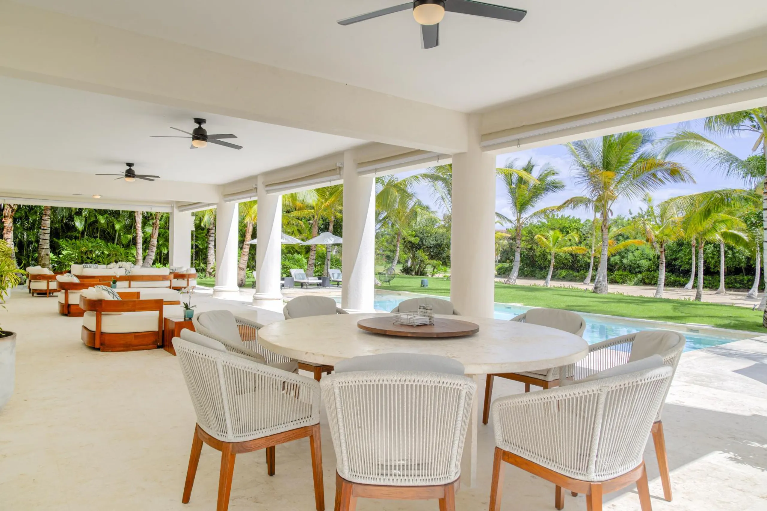 Exquisitely Furnished Villa with Private Pool, Green Meadows and Golf Courses — photograph 7