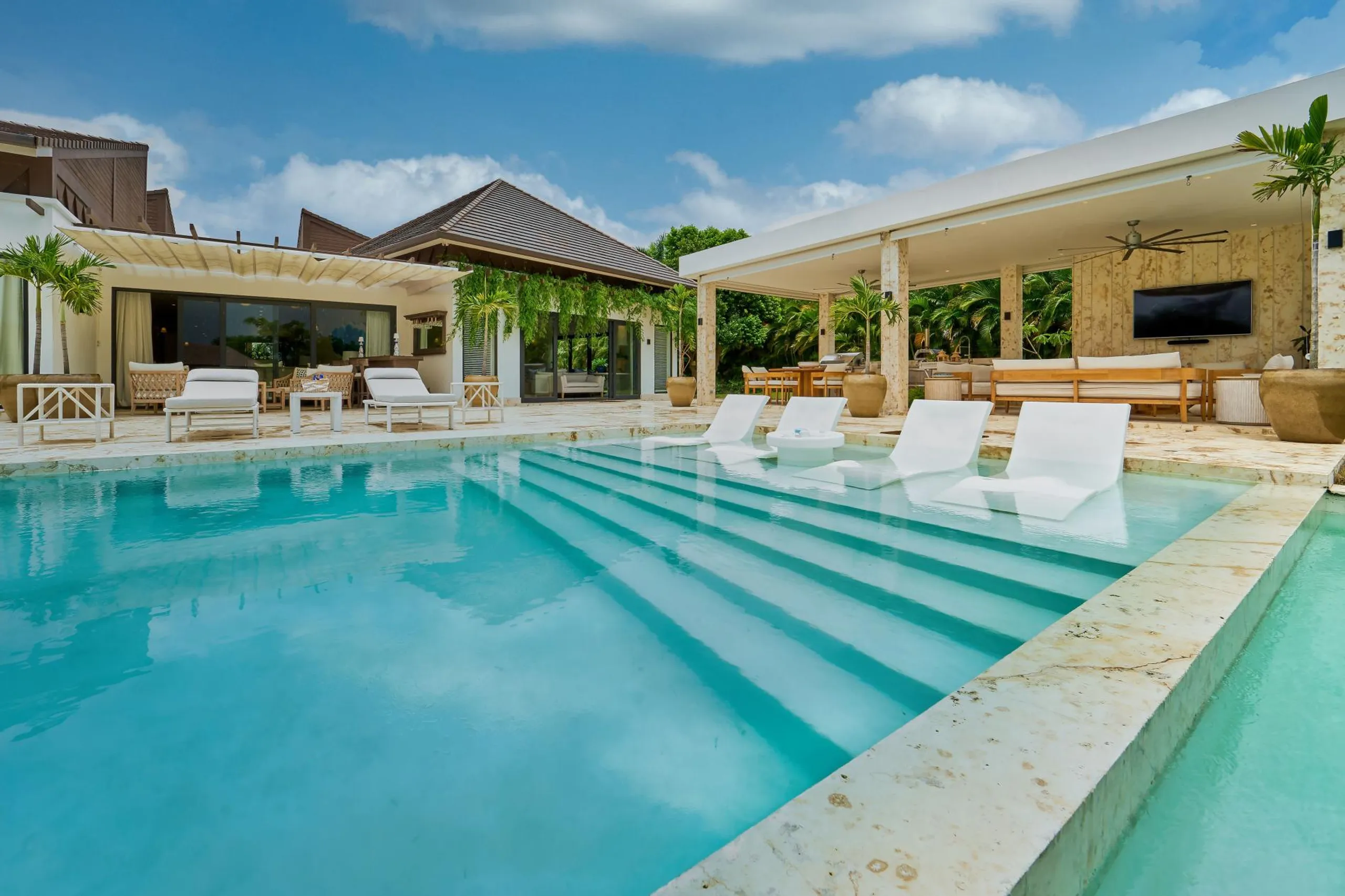 Chic Casa de Campo Villa with Private Pool and Outdoor Living Spaces, La Romana