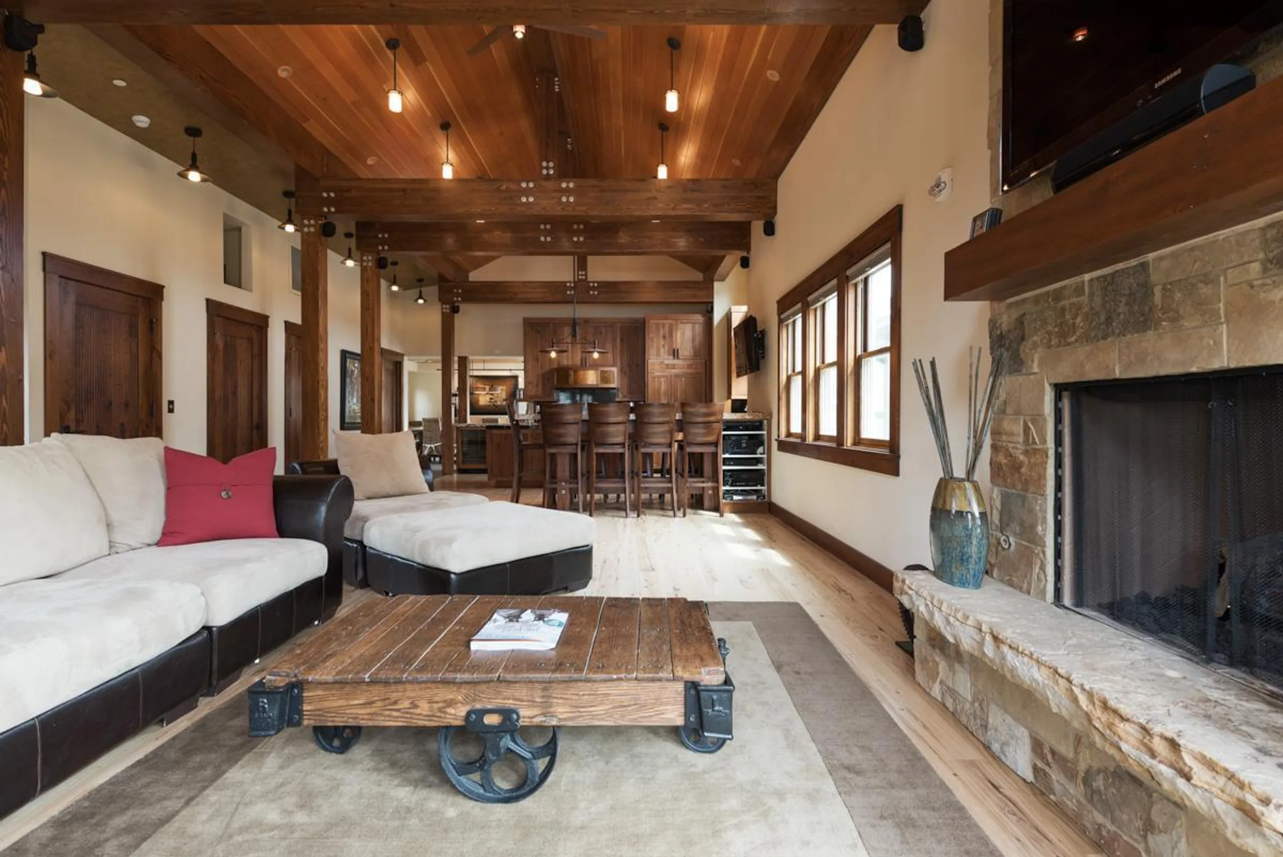 Superb Ski Villa with Fireplace — photograph 3