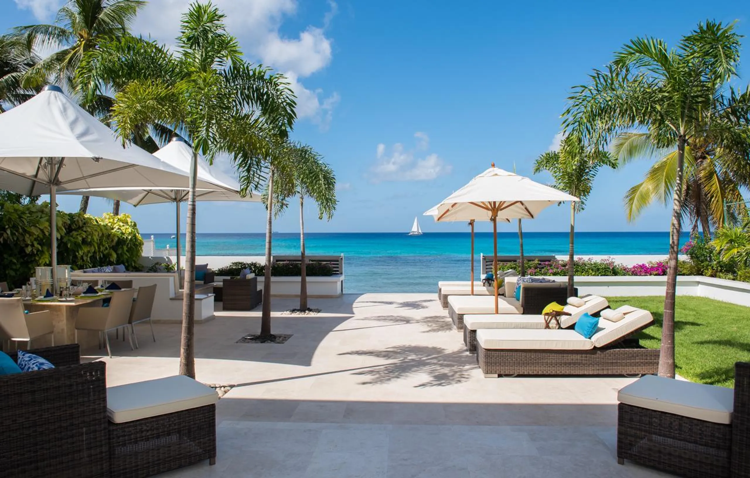 Barbados Beachfront Contemporary Villa with Tropical Ambiance and Stunning Views of the Caribbean Sea — photograph 2