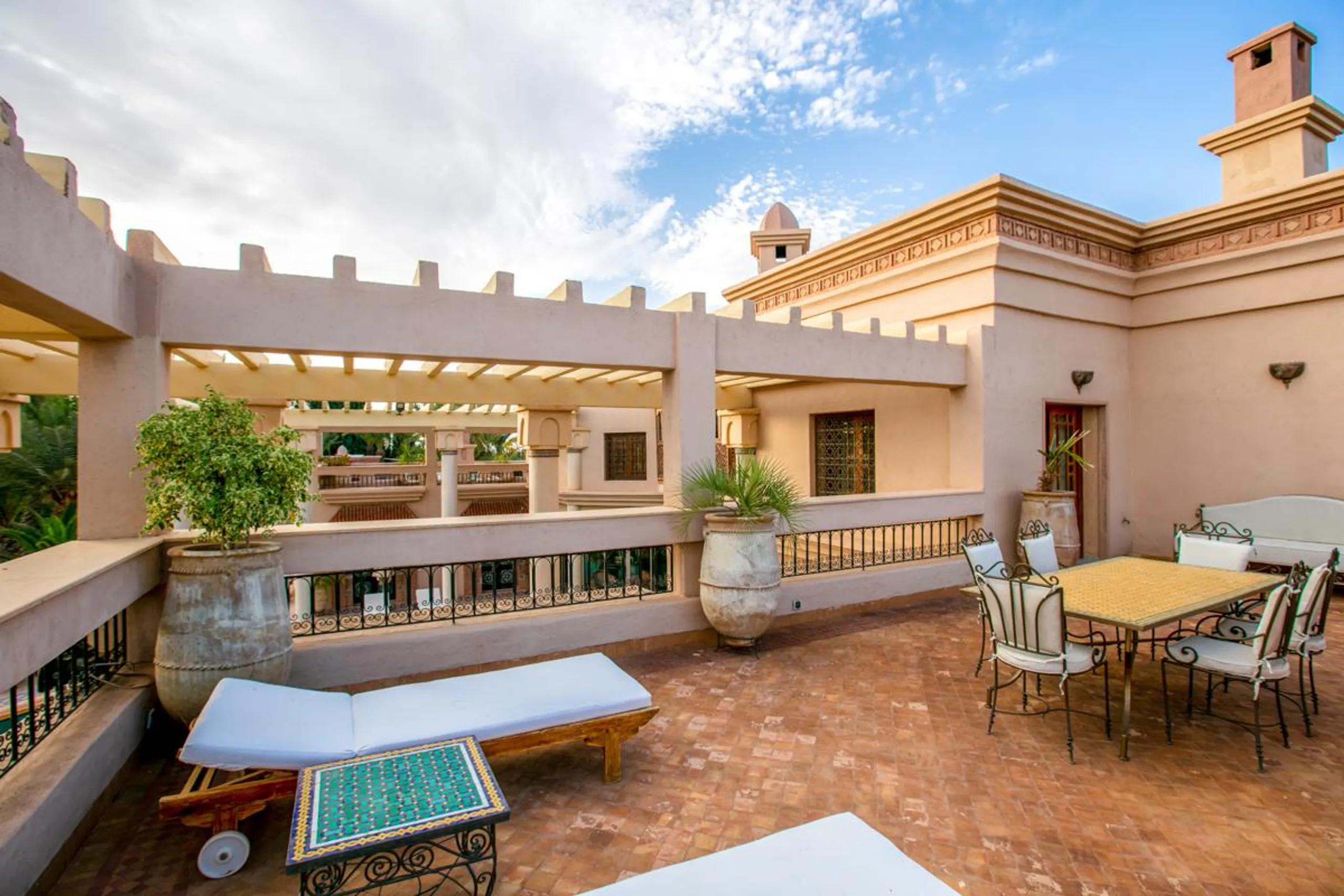 Grandiose Moroccan Villa with Private Pool and Terraces — photograph 3