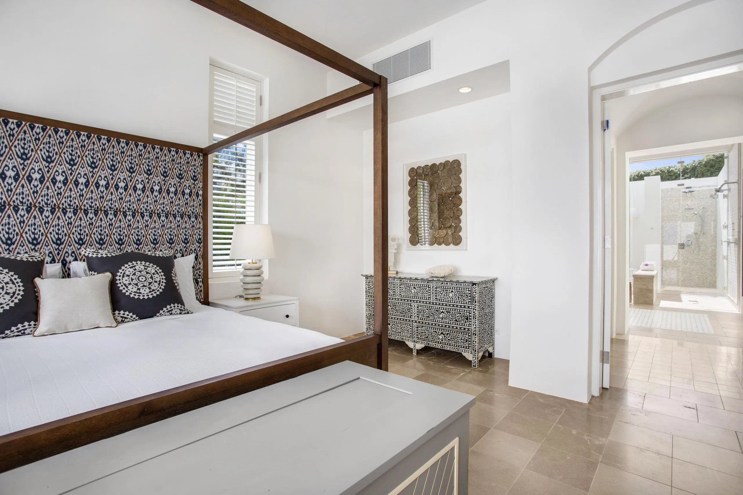 Palatial Long Bay Villa with Invigorating Pool and Walks to Beach — photograph 9
